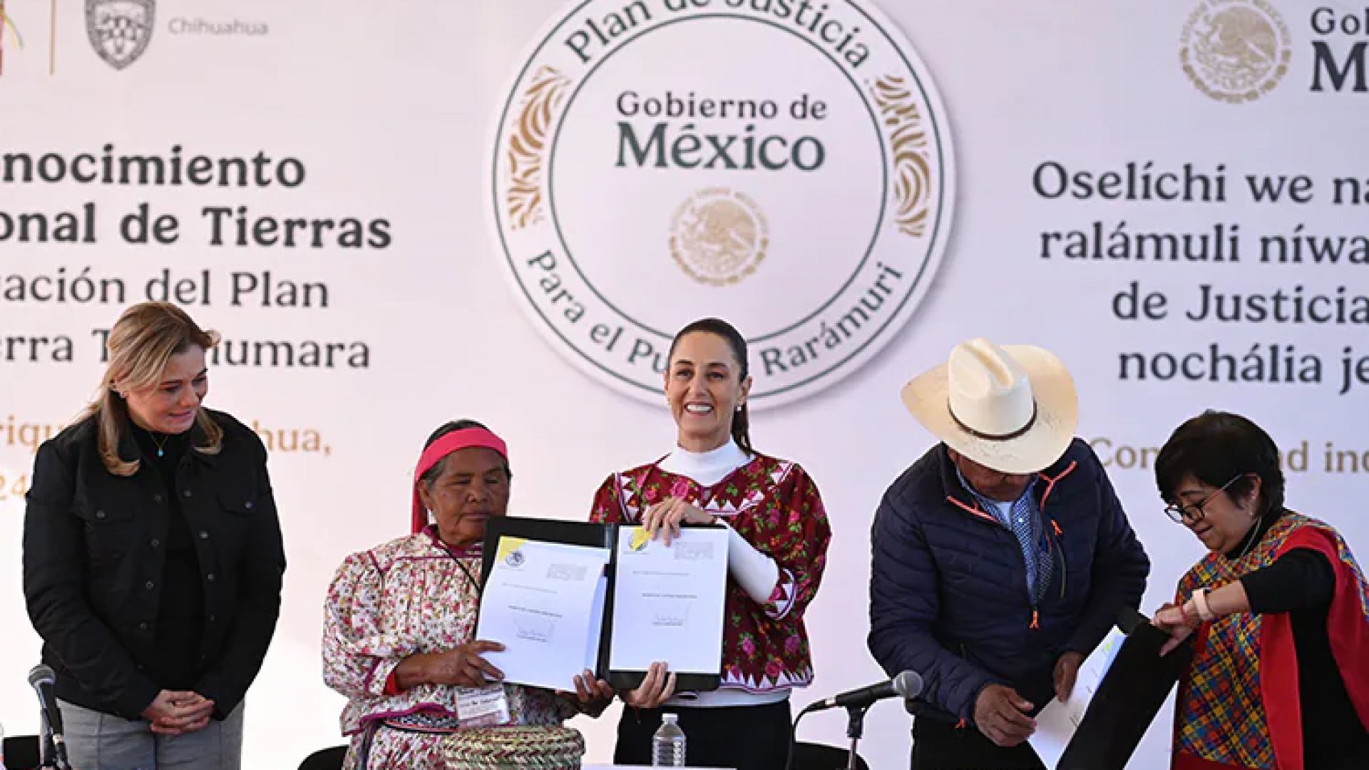 Sheinbaum restituye tierras al pueblo rarámuri de la sierra Tarahumara, en Chihuahua