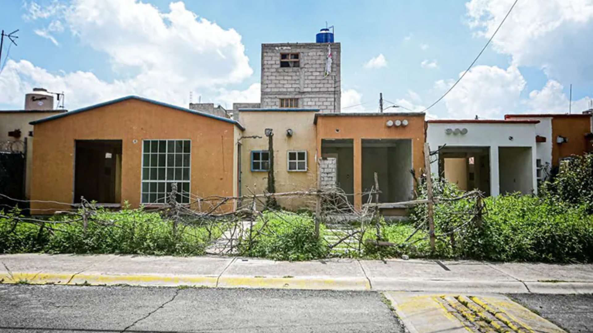 Infonavit otorgó 650 mil casas de baja calidad en gobiernos del PAN