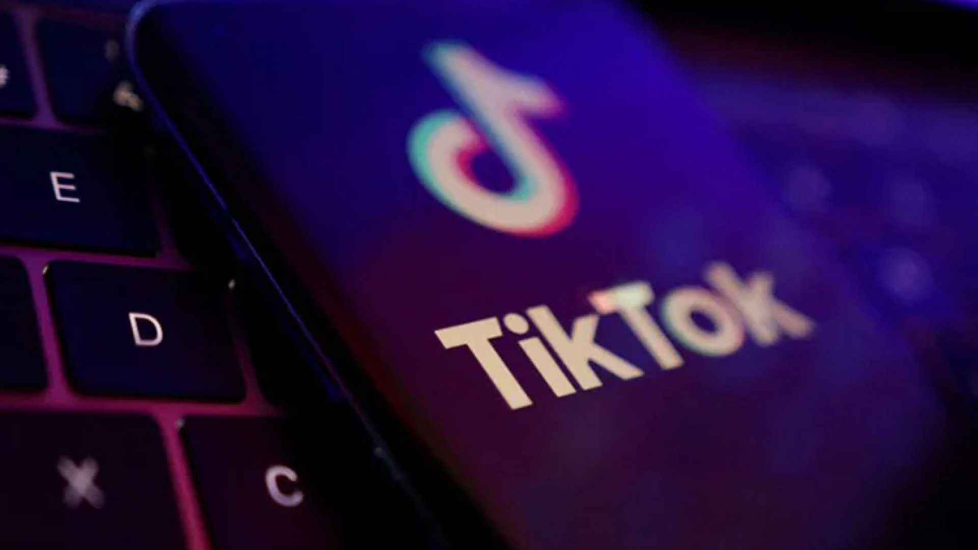 Albania prohíbe TikTok por un año tras apuñalamiento mortal de un adolescente
