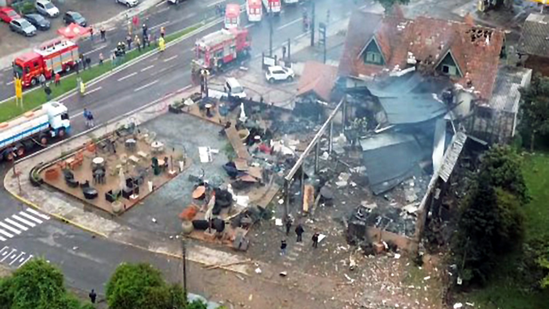 Avioneta cae en zona comercial de Gramado, Brasil: 10 muertos y 17 heridos