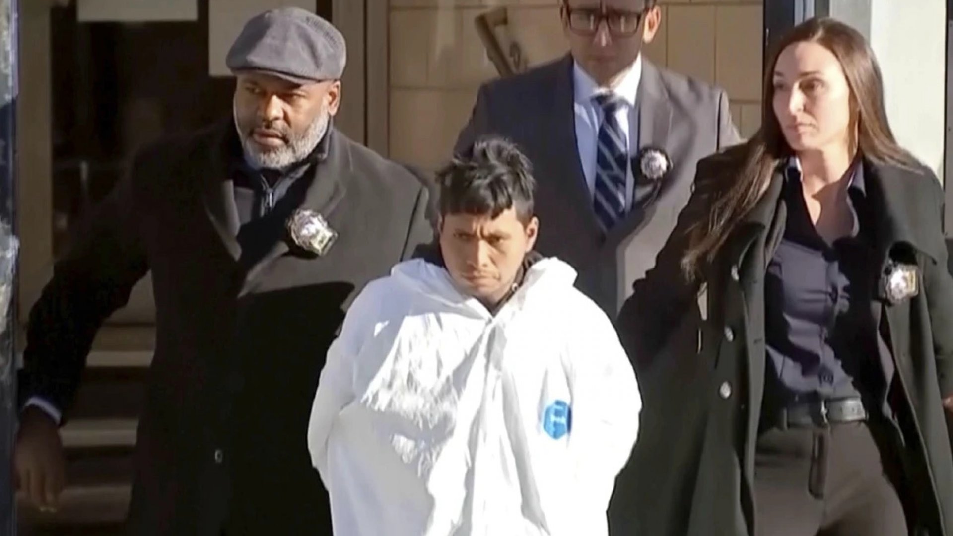 Qué saber sobre la mujer incendiada en el metro de Nueva York