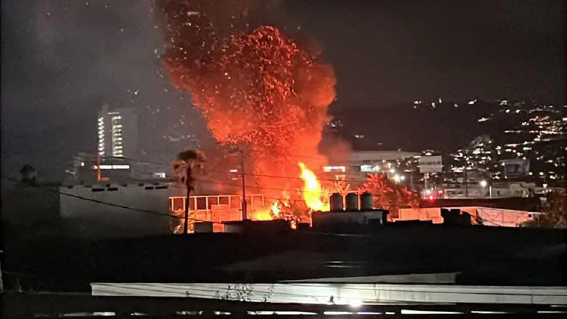 Incendio en Mercado Central de Acapulco consume 31 locales durante la Navidad