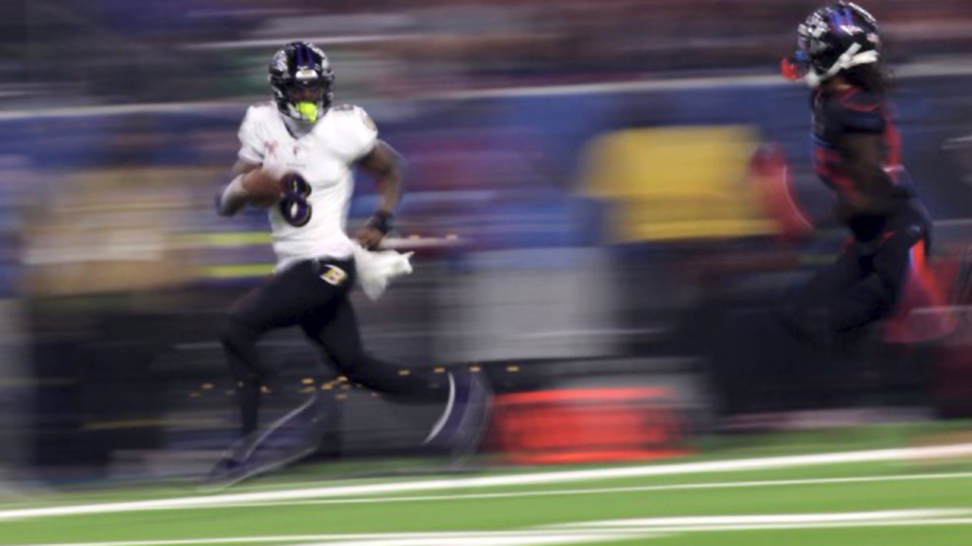 Lamar Jackson se convierte en el quarterback con más yardas por carrera en la historia de la NFL