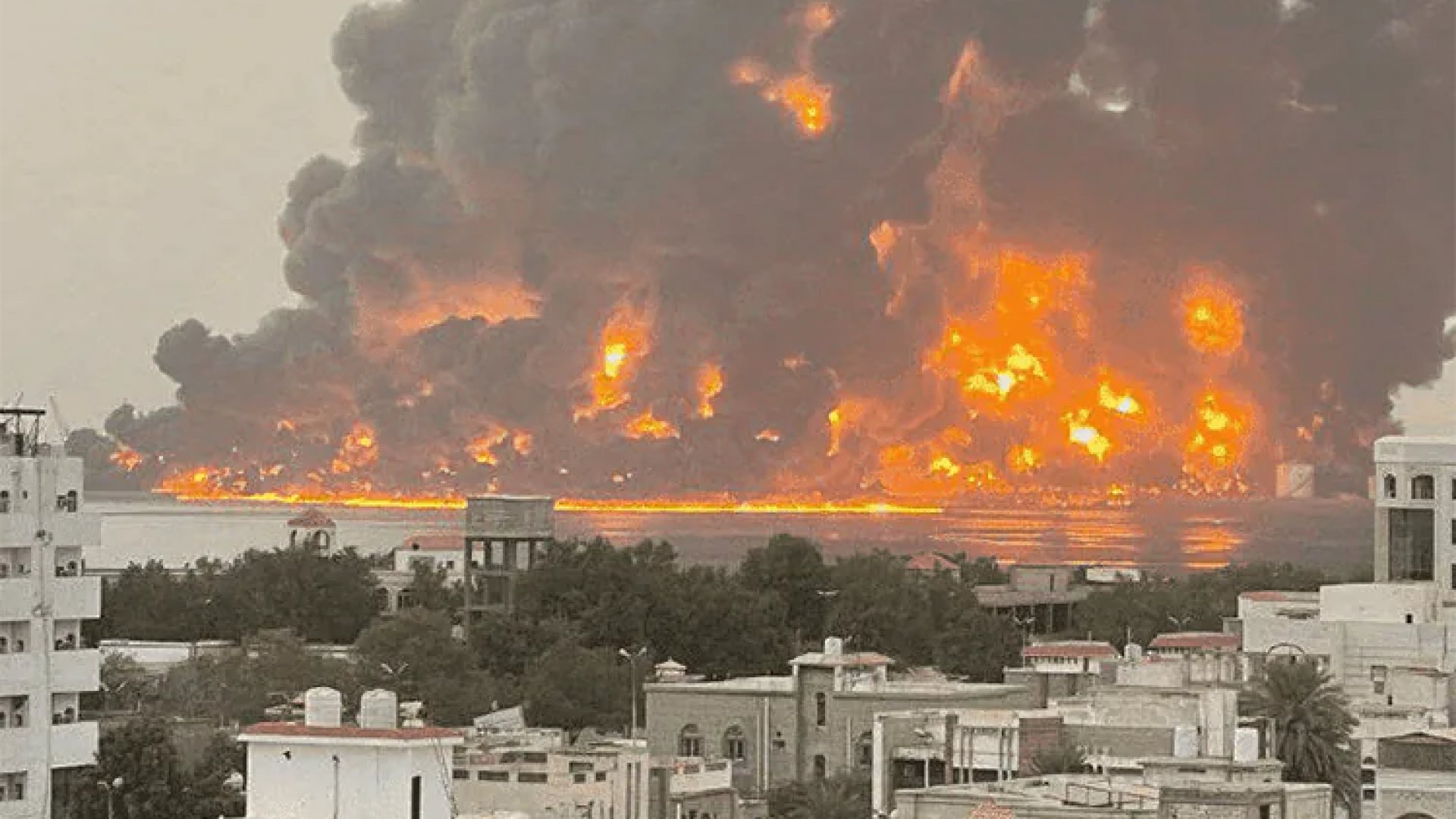 Israel ataca aeropuerto de Saná, en Yemen; jefe de la OMS iba a abordar vuelo