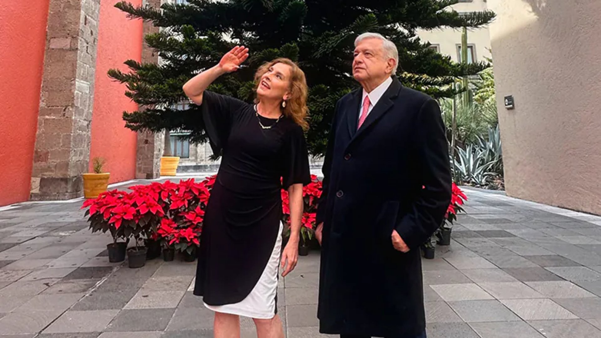 ¡AMLO “sale” del retiro para desear feliz Navidad! | Video