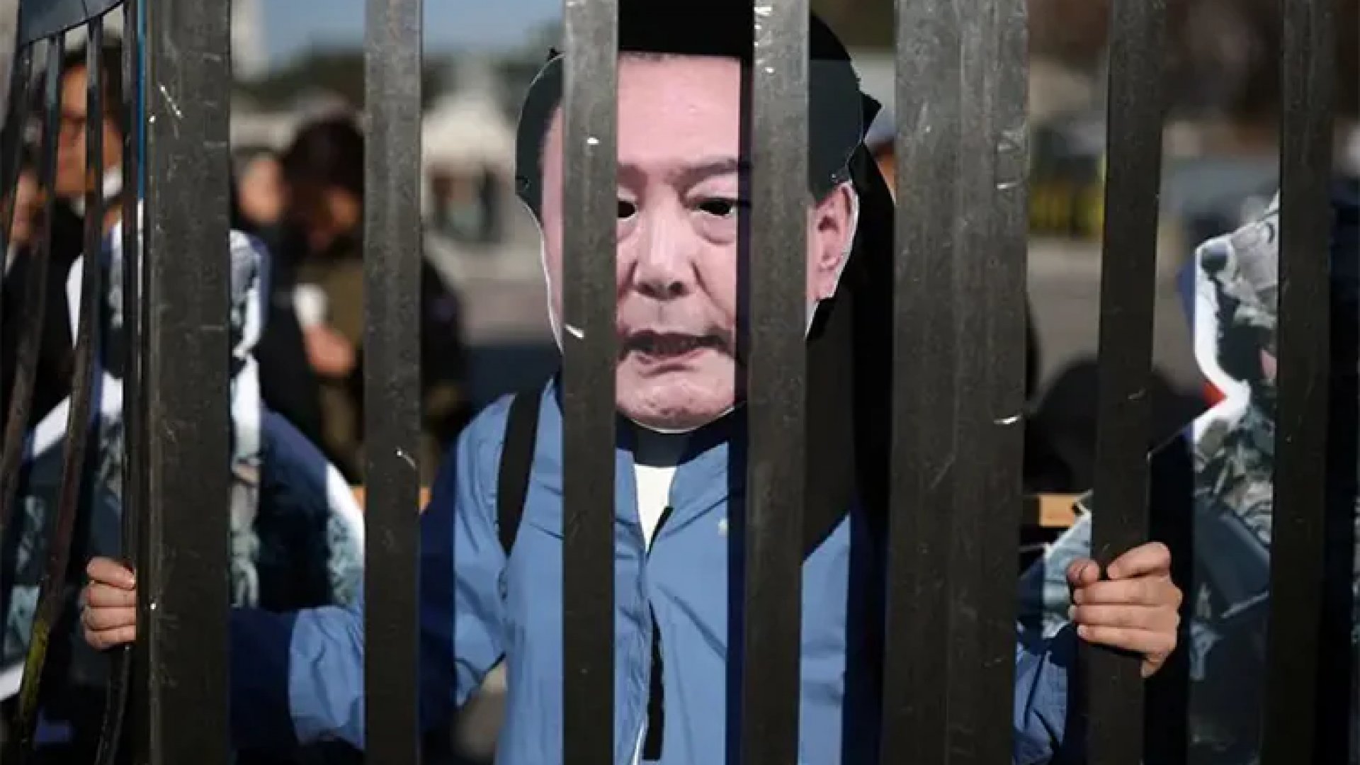 Corea del Sur solicita orden de arresto para presidente destituido Yoon Suk Yeol