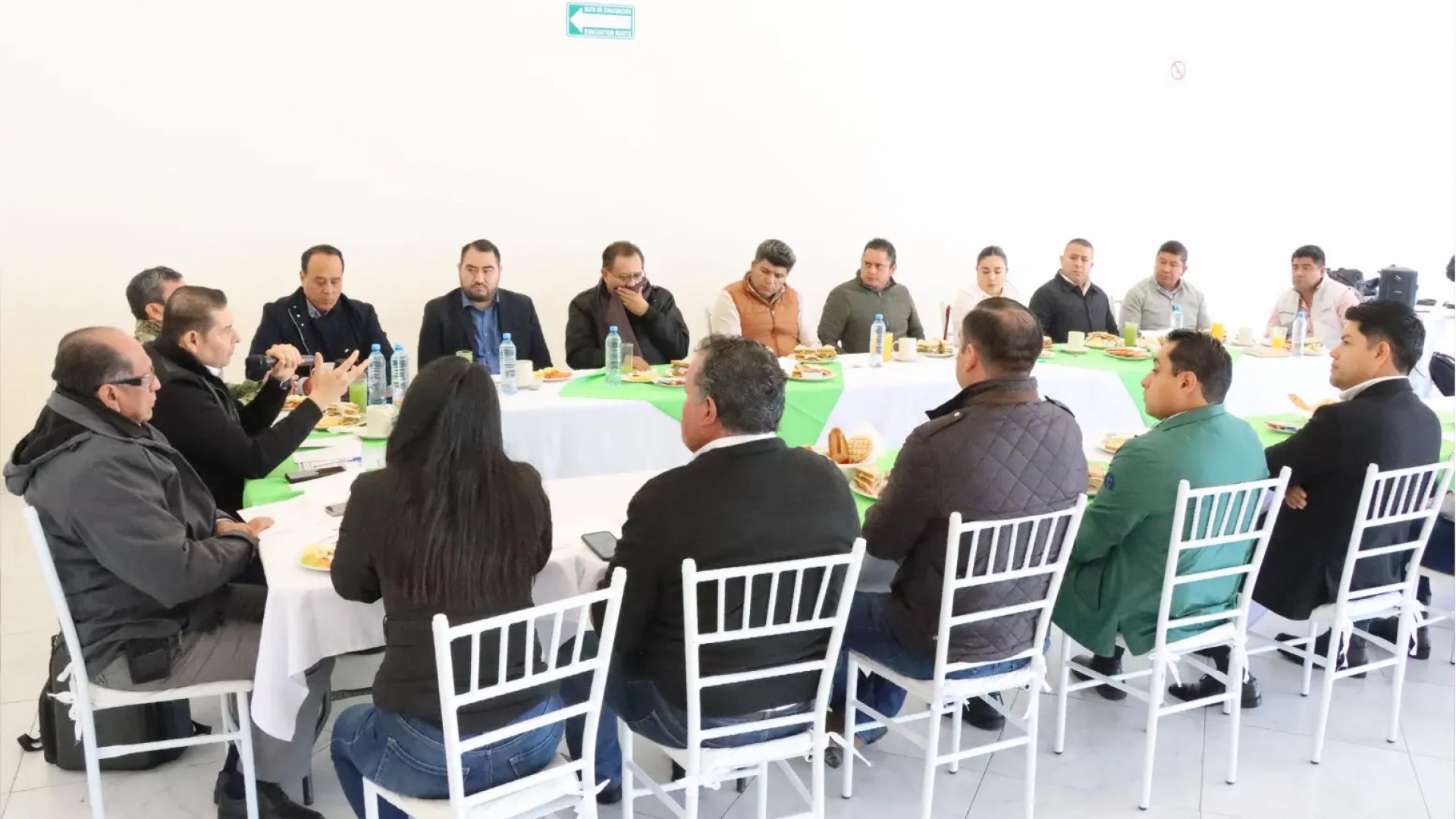 Armenta, gobernador de territorio, se reúne con ediles de la región Libres Oriental