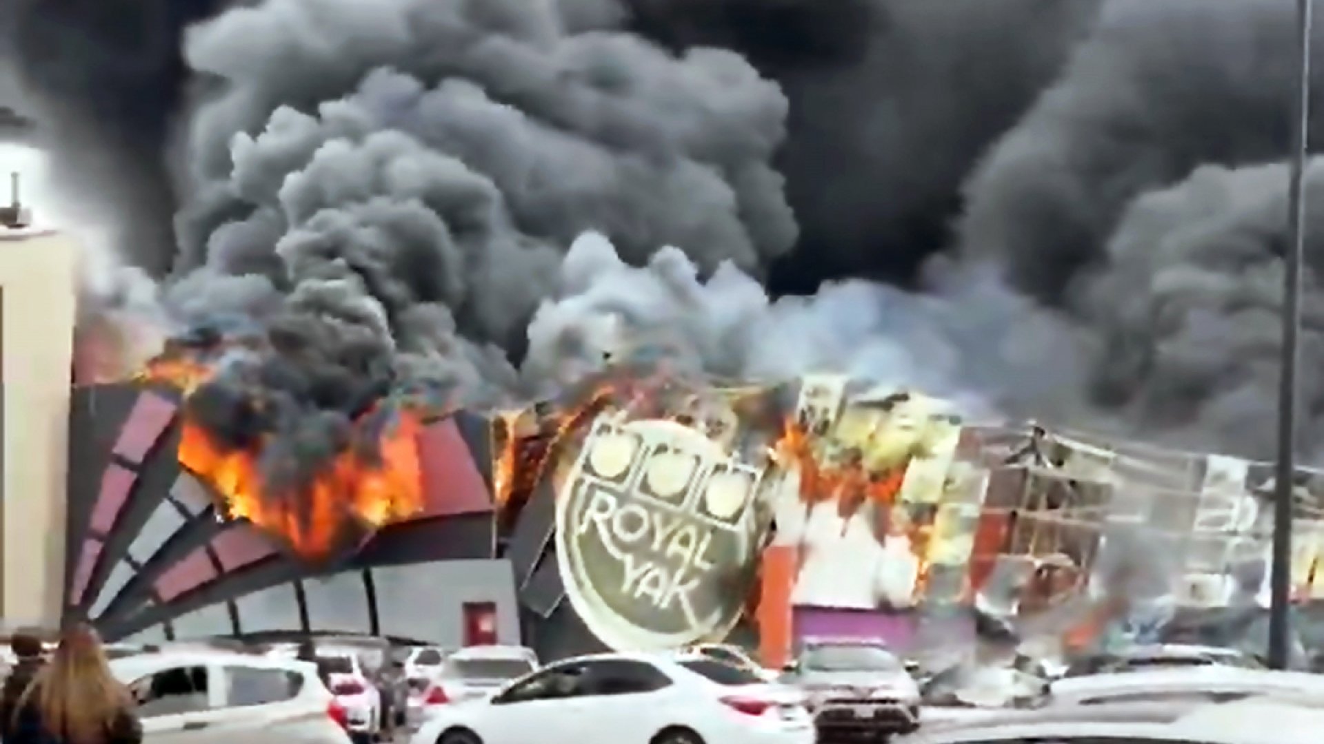 Incendio arrasa con casino, negocio y ultiman a mando en Culiacán, Sinaloa
