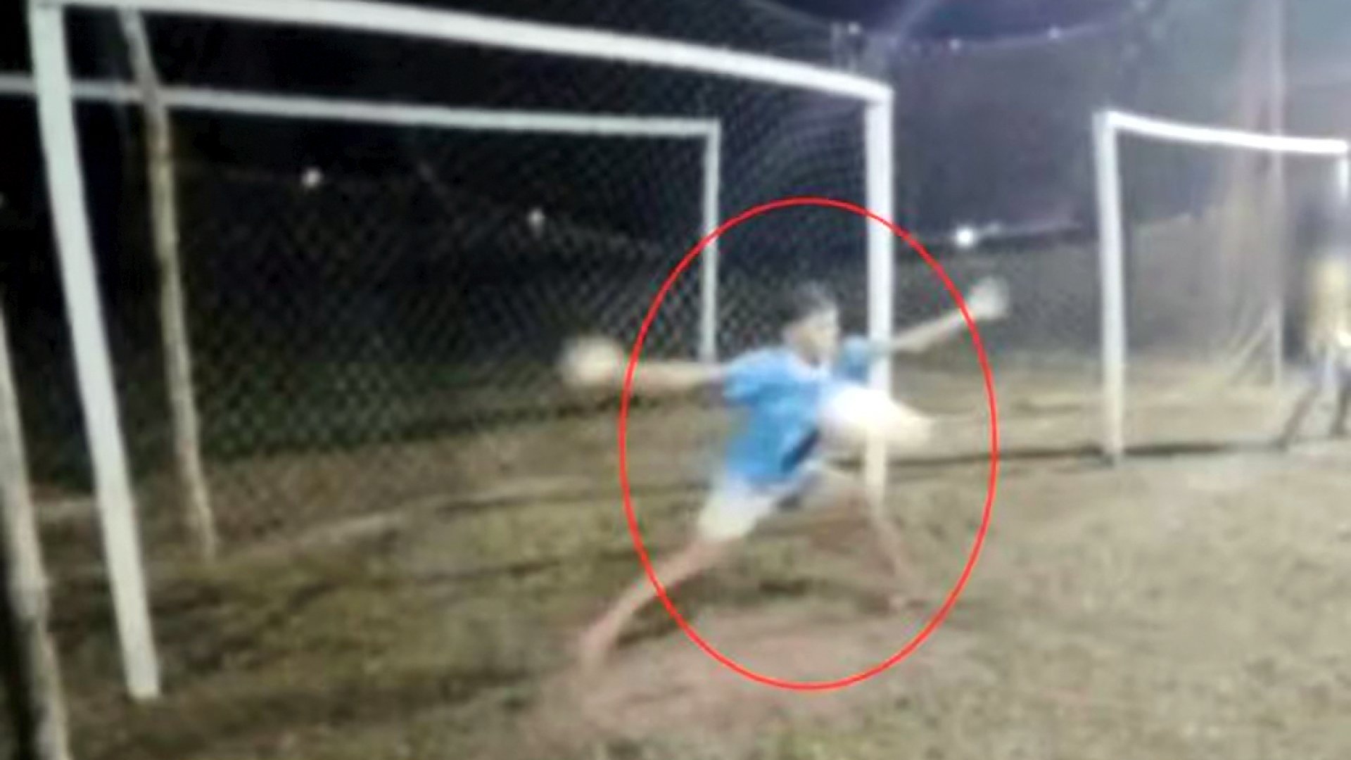 Muere joven portero tras recibir un golpe en el pecho durante un partido de fútbol en Brasil