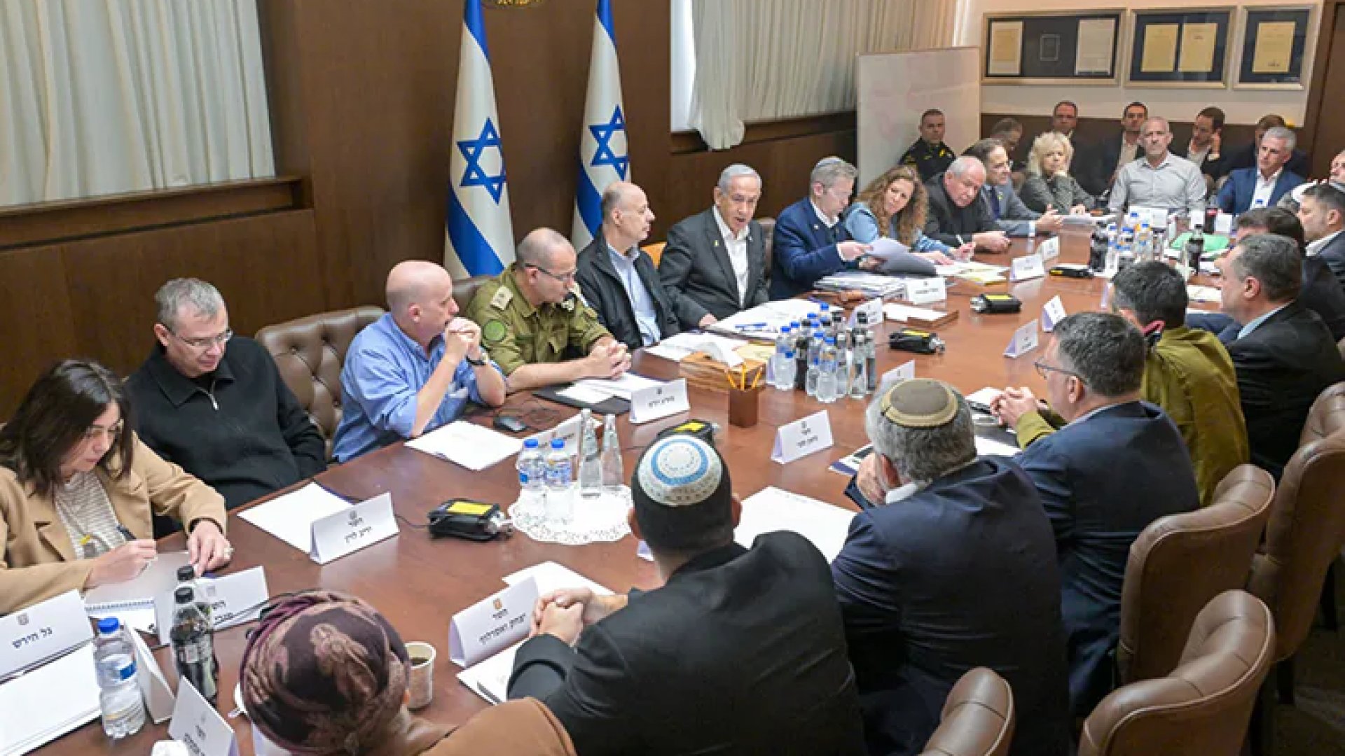 Israel ratifica acuerdo de alto al fuego con Hamás para intercambio de prisioneros