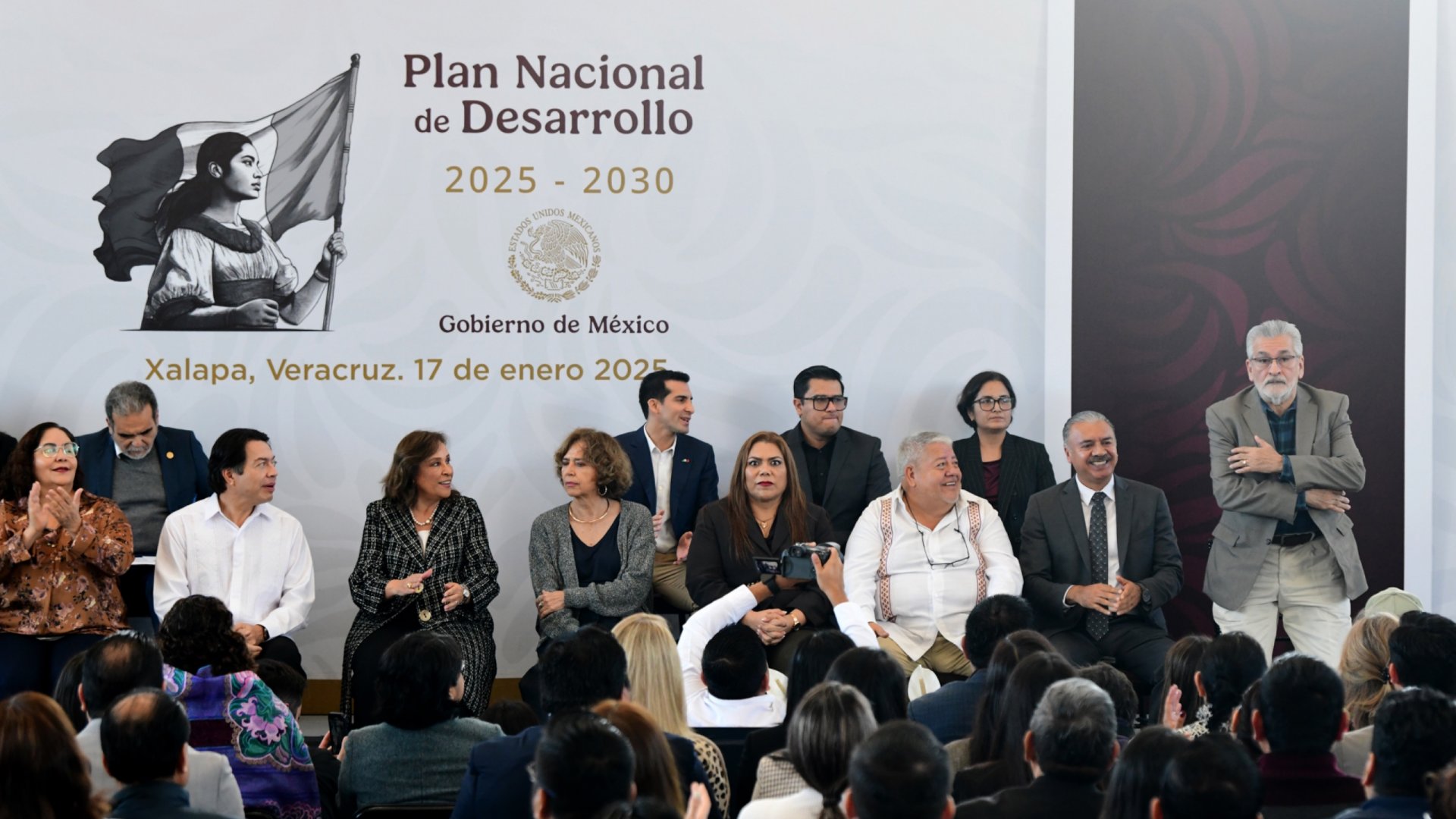 Asiste Alberto Islas a Foro del Plan Nacional de Desarrollo