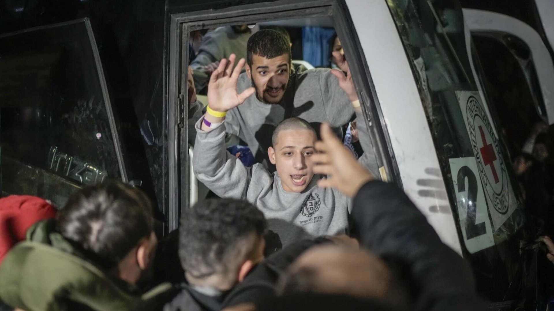 Israel libera a los primeros 90 presos palestinos