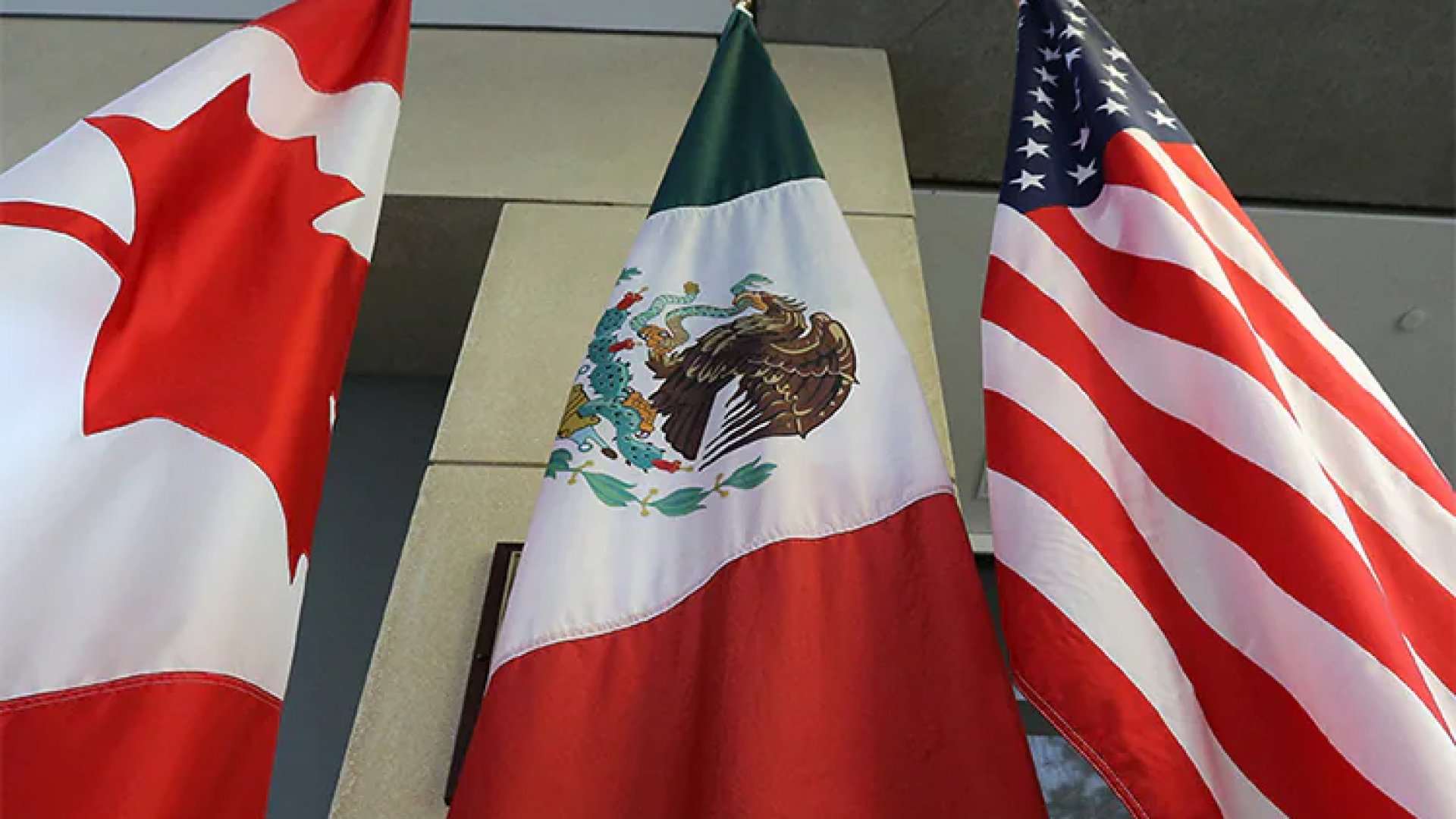 Sheinbaum destaca ventajas del T-MEC para México, EU y Canadá, a diferencia del TLCAN