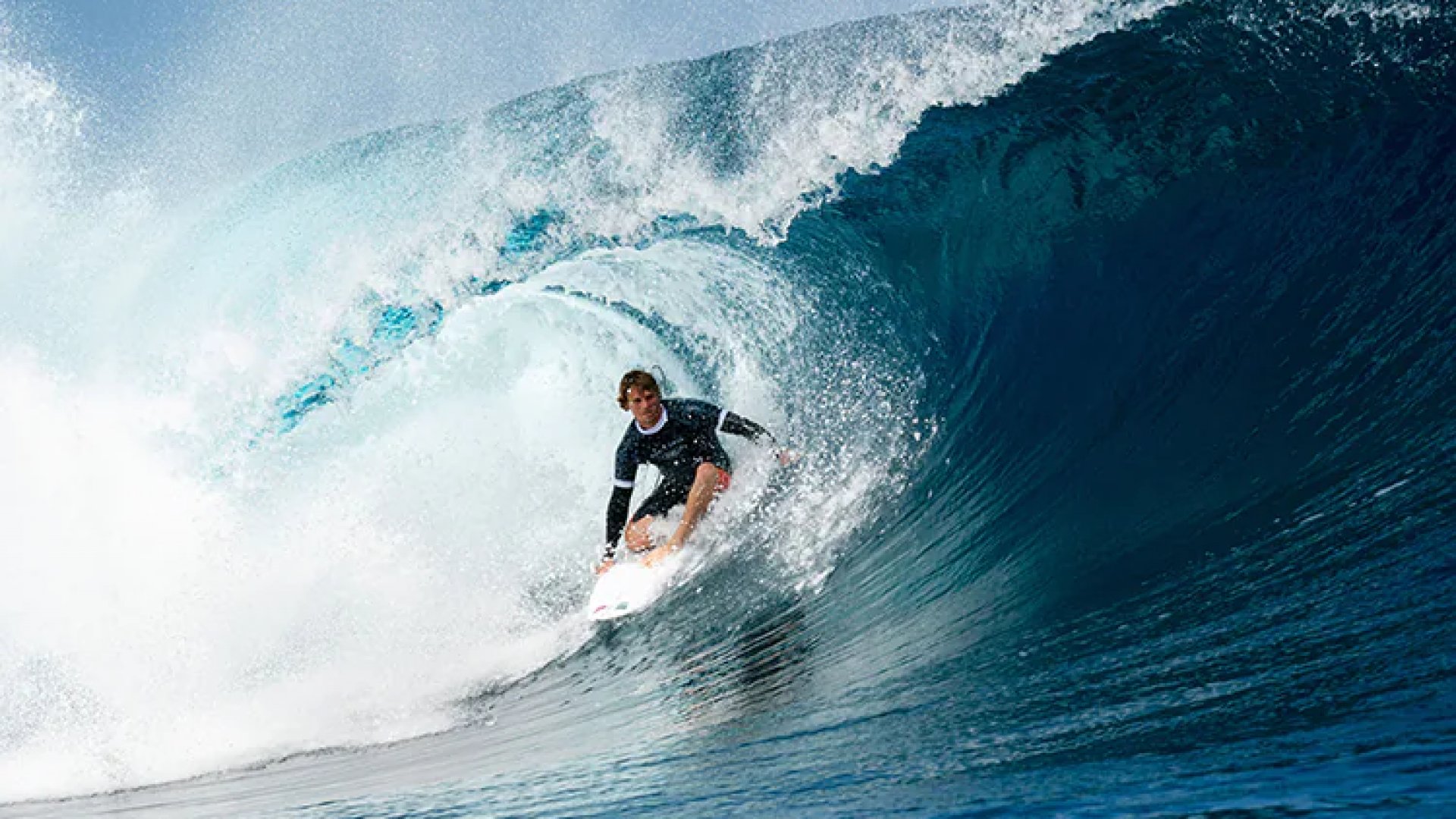 Alan Cleland logra histórica clasificación al Tour Mundial de Surf 2025