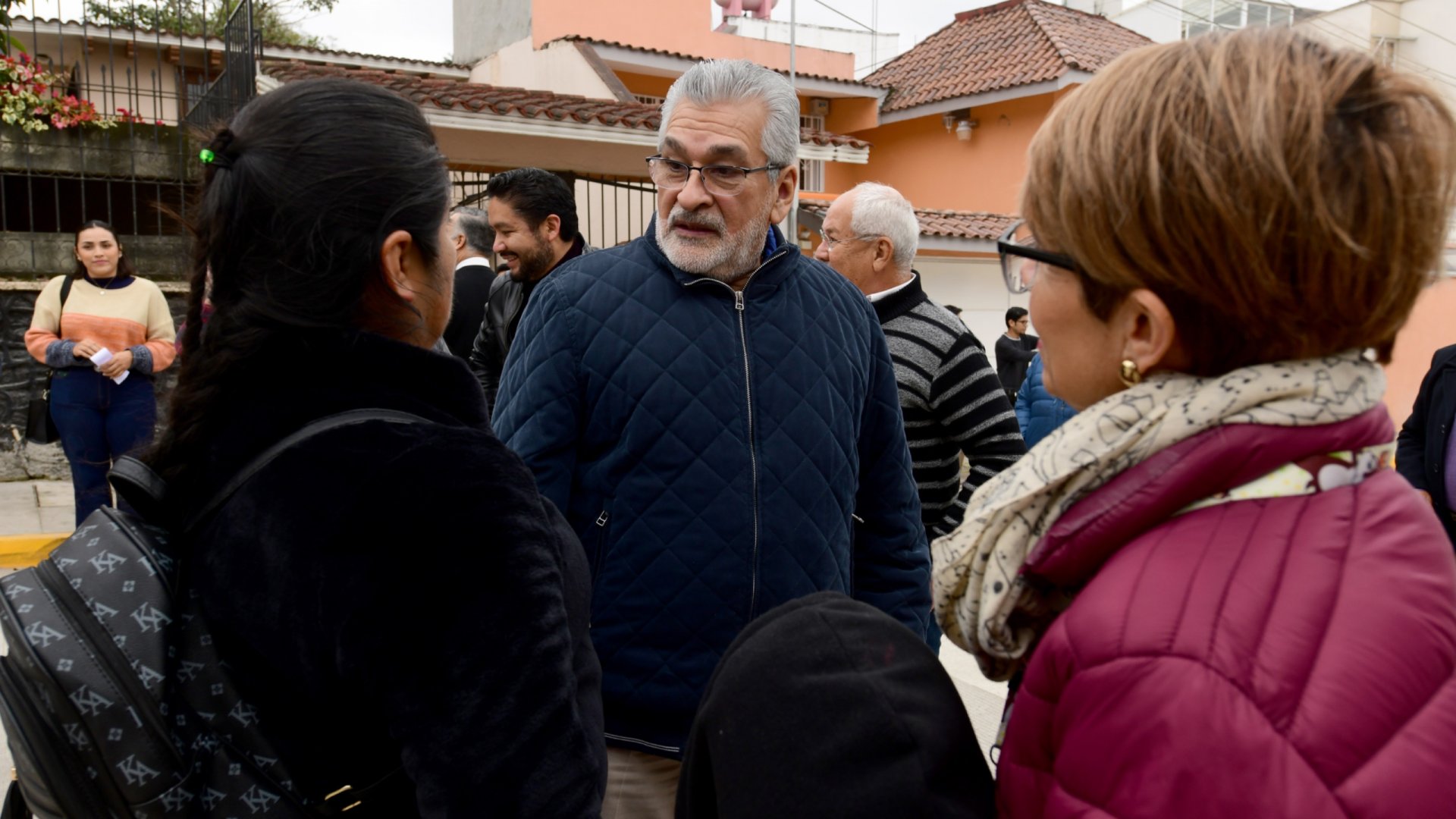 Alberto Islas entrega obra de pavimentación