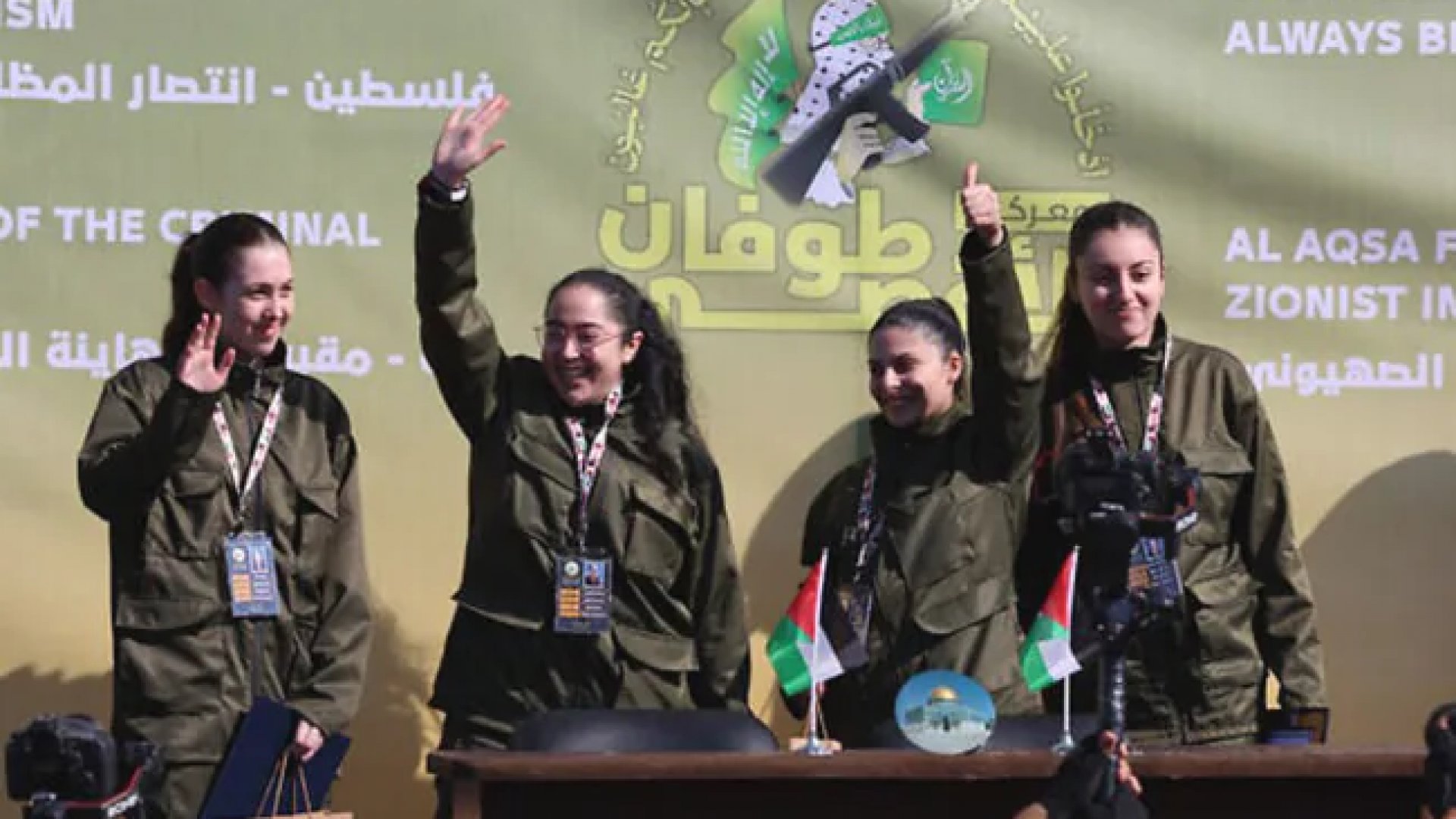 Vuelven a Israel cuatro mujeres soldado tras ser liberadas por Hamás | Videos
