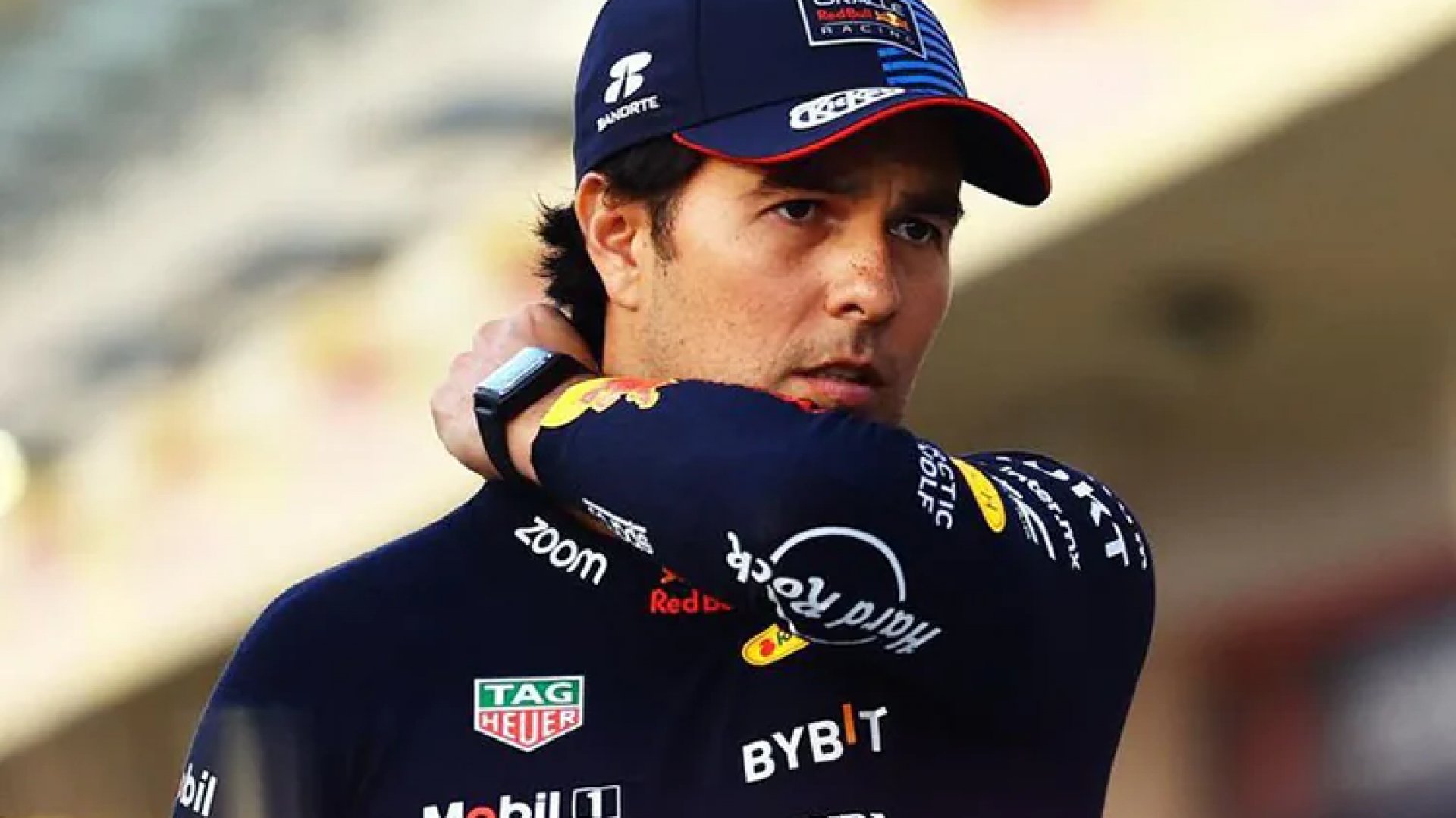 Adrian Newey: Checo Pérez “pagó los platos rotos” por errores de Red Bull