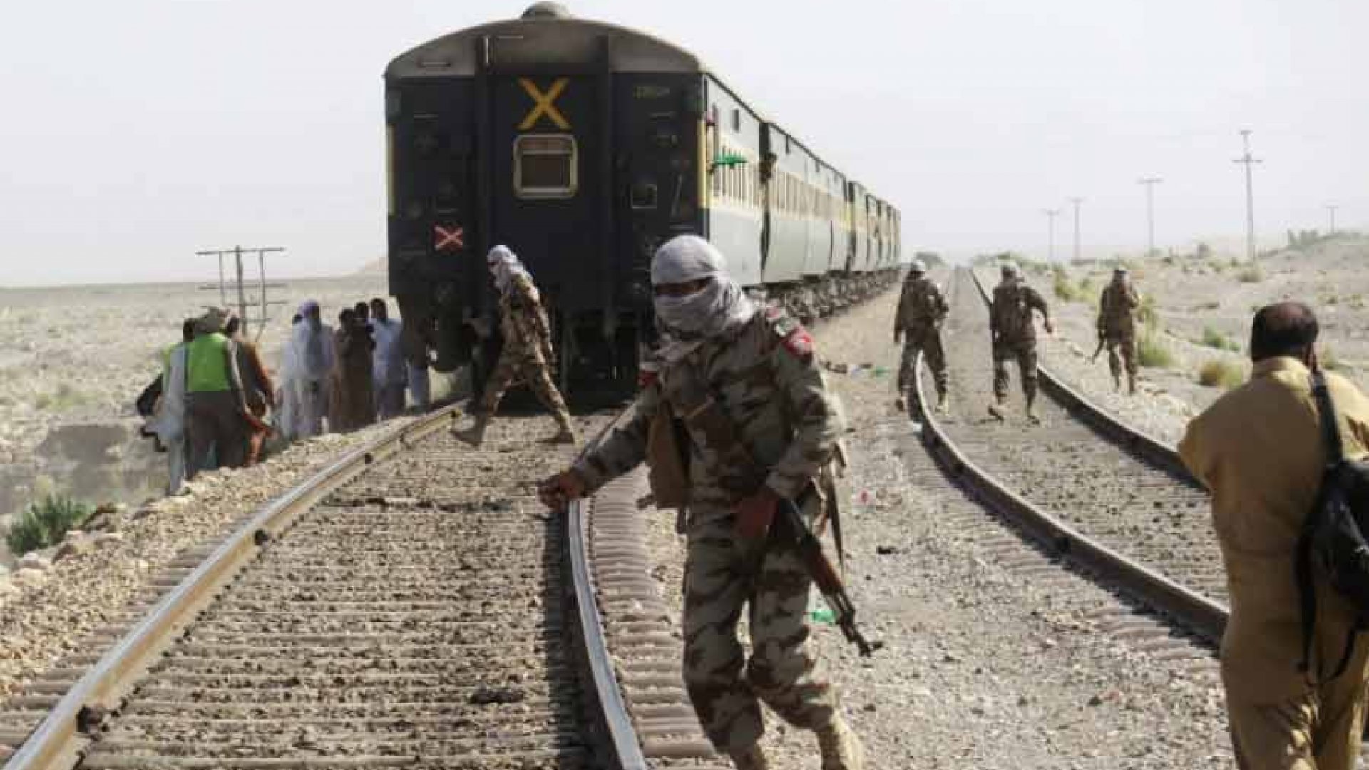 Crisis en Pakistán: Separatistas baluchis mantienen más de 200 rehenes tras ataque a tren