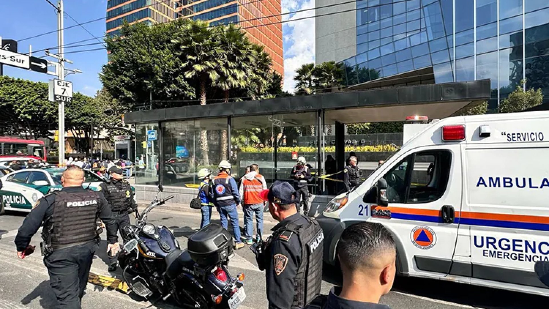 Balacera en Insurgentes: Abaten a presunto asaltante y rescatan a mujer herida en CDMX