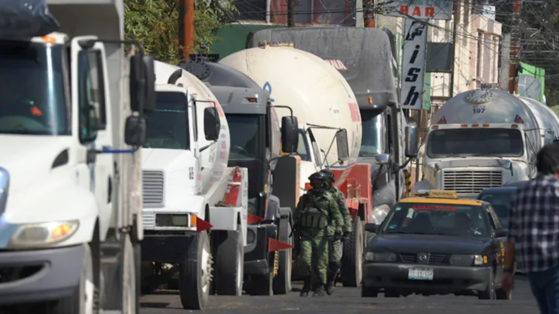 Aseguran en Tepeaca al menos 12 pipas de gas en megaoperativo contra huachicol