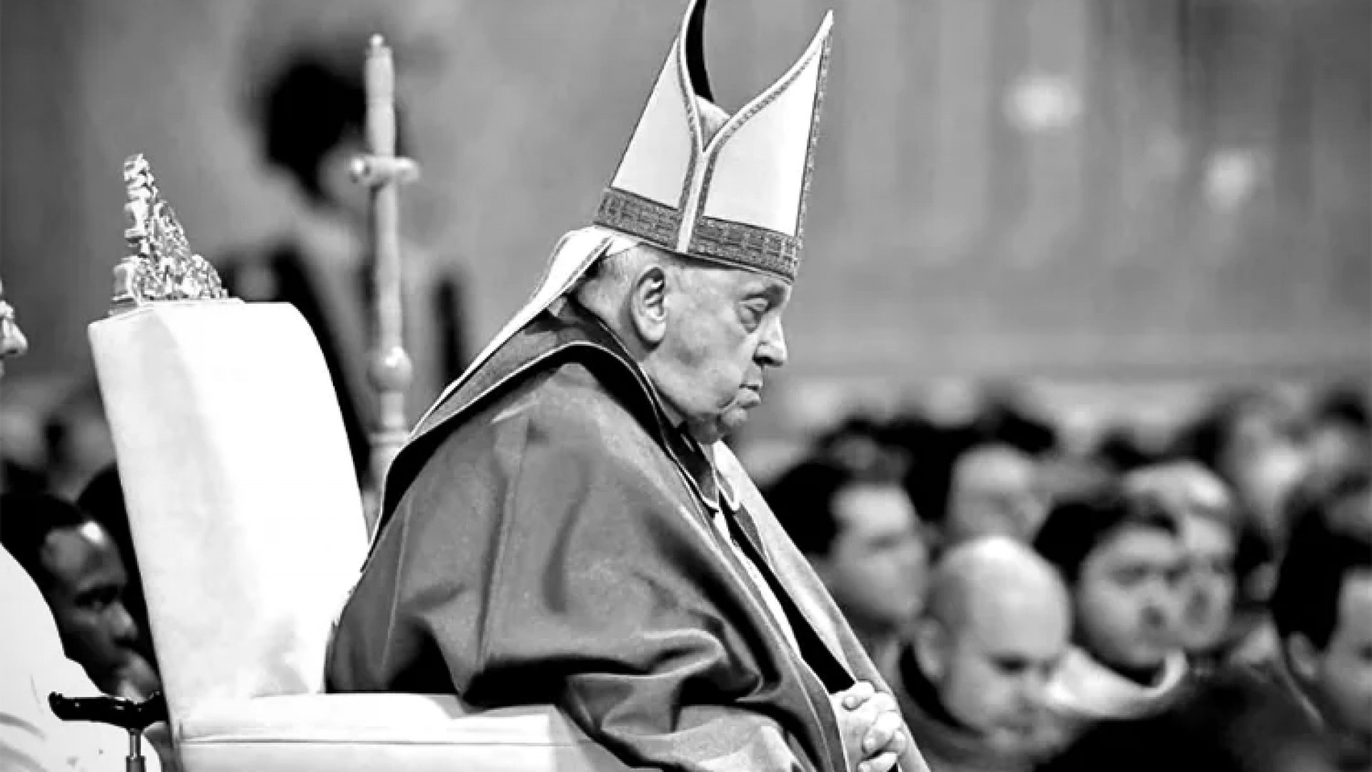 Hospitalizan al papa Francisco por infección tras bronquitis