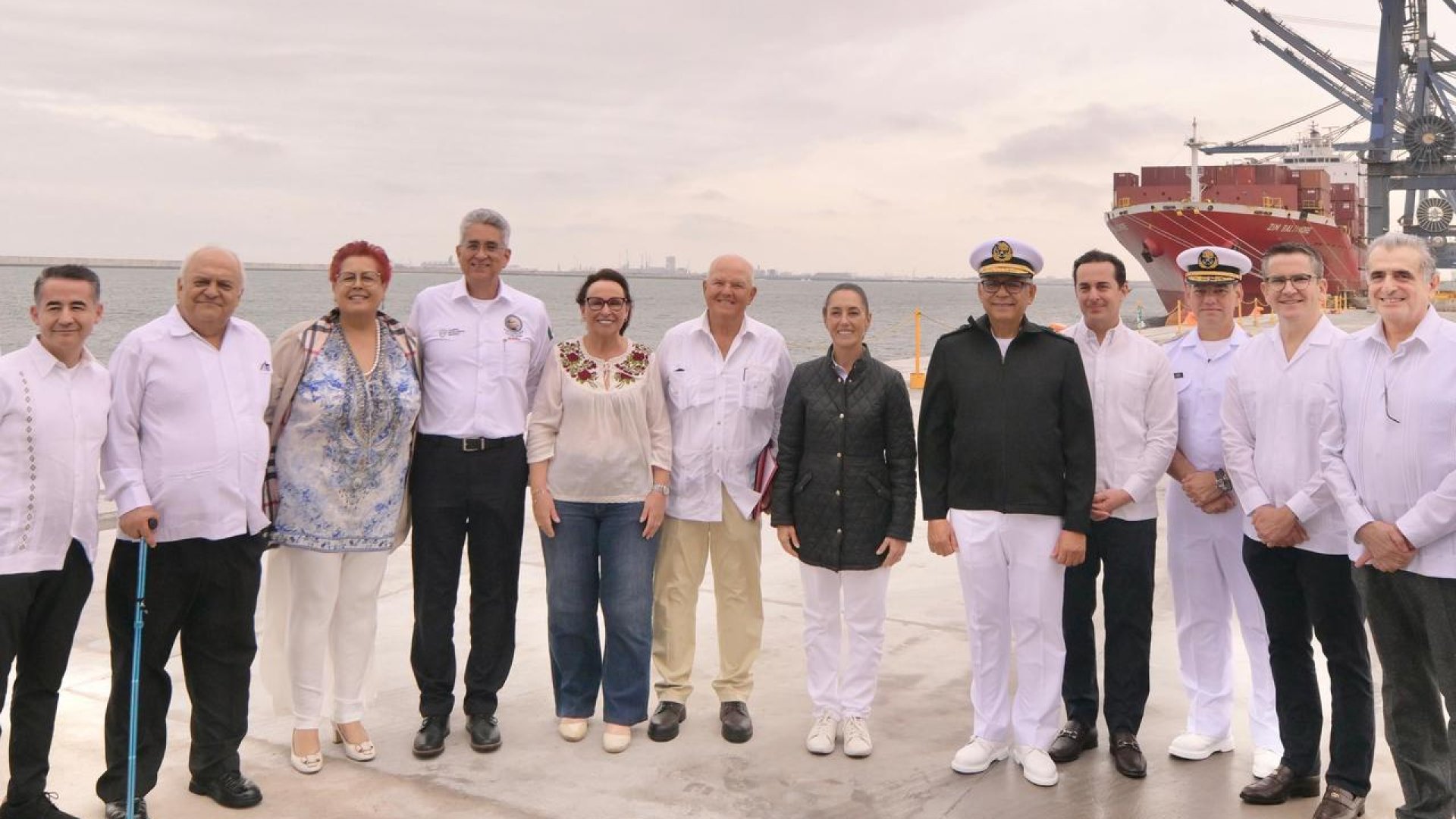 Claudia Sheinbaum y Rocío Nahle, supervisan infraestructura portuaria