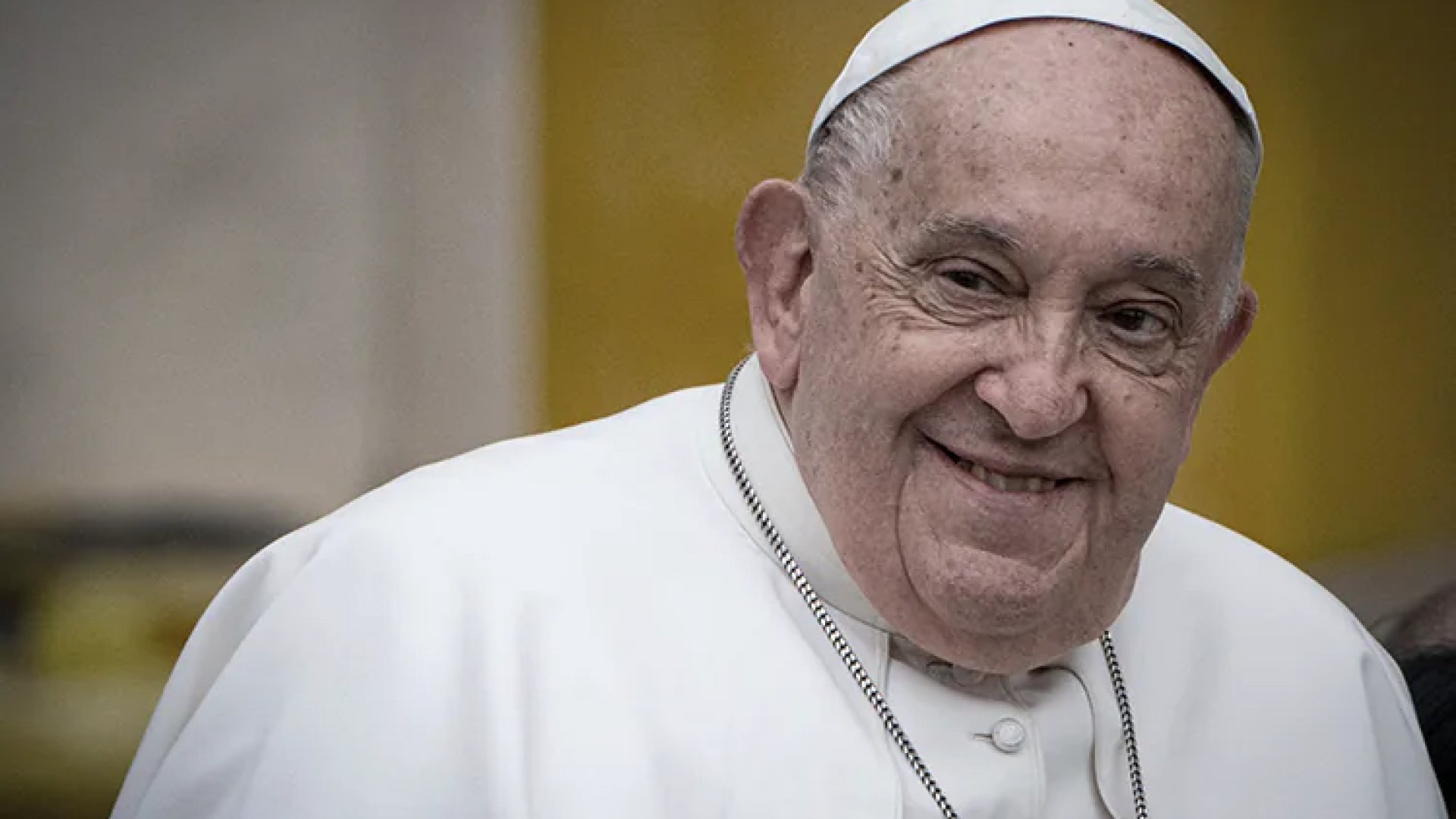 El papa Francisco enfrenta neumonía bilateral y “cuadro clínico complejo”: Vaticano