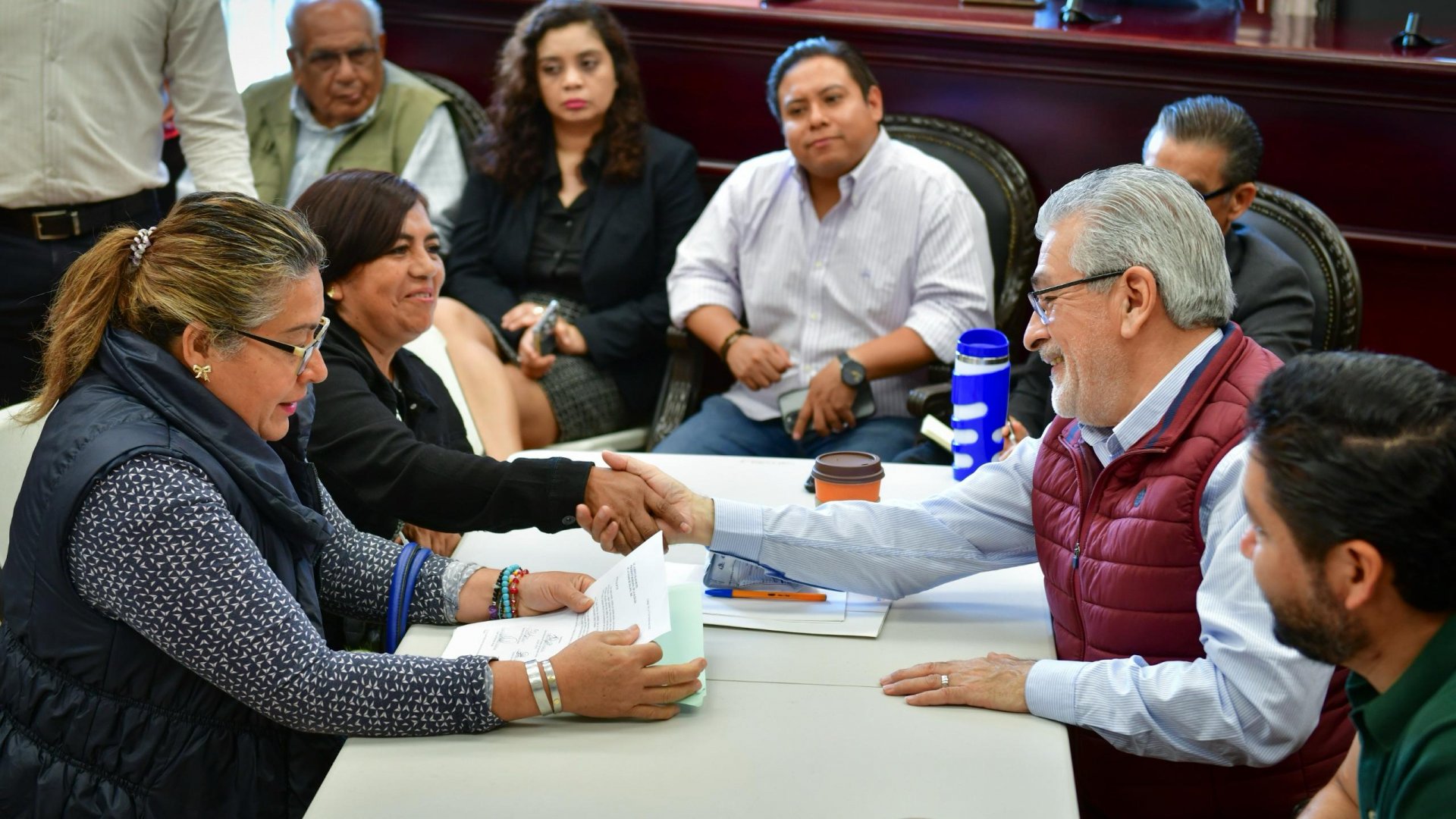 Brinda Alberto Islas atención directa a la población