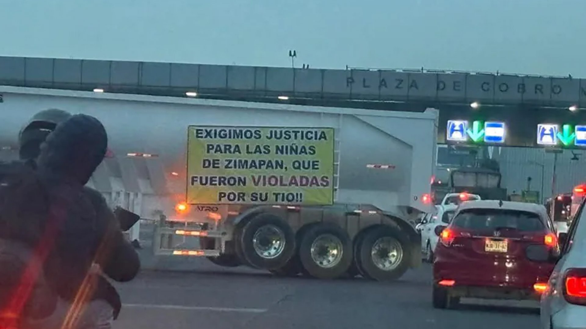 Caos en la México-Querétaro: Accidentes y protestas por violaciones paralizan vialidad