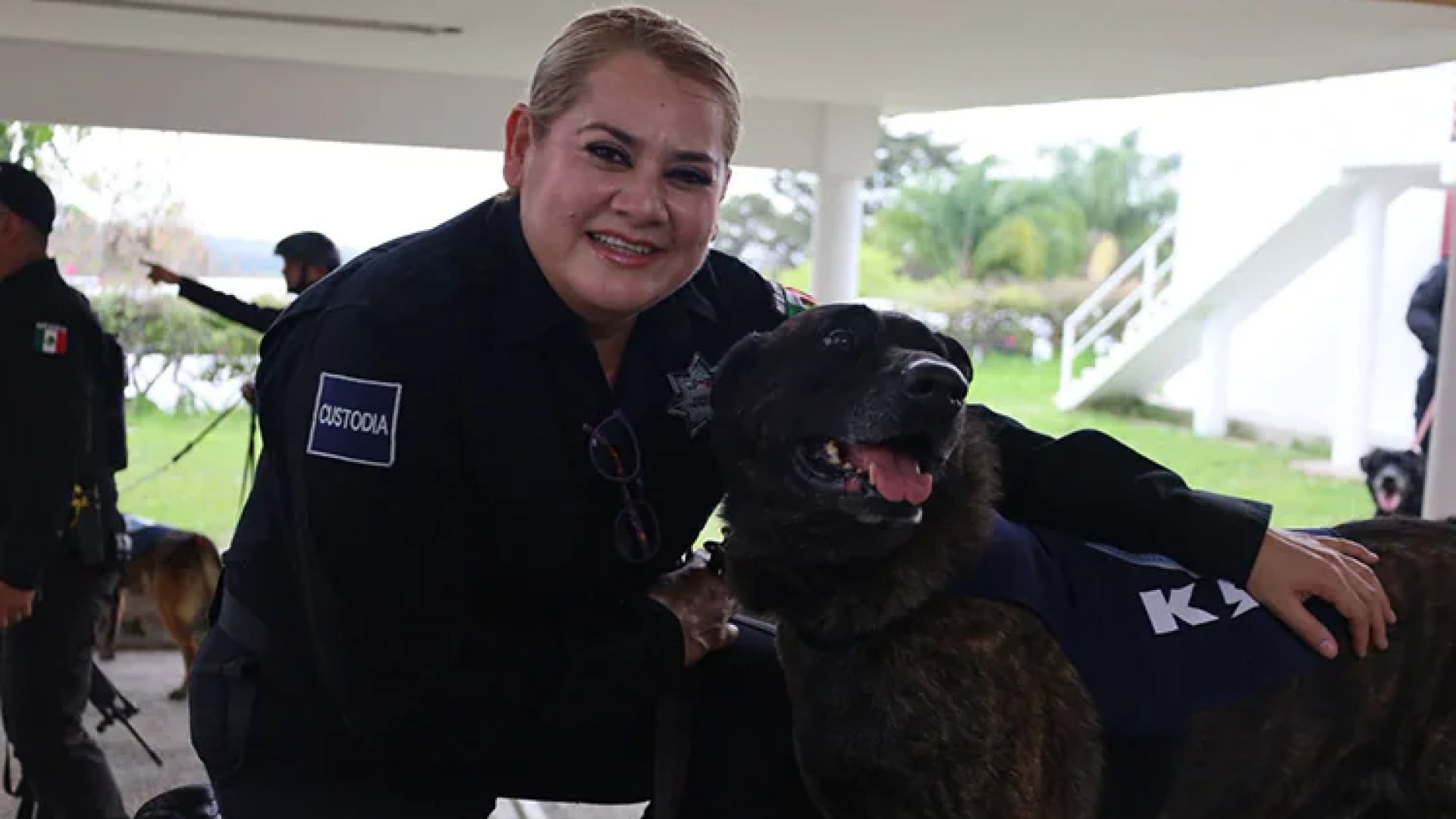 En Veracruz, lomitos policías se jubilan y los dan en adopción