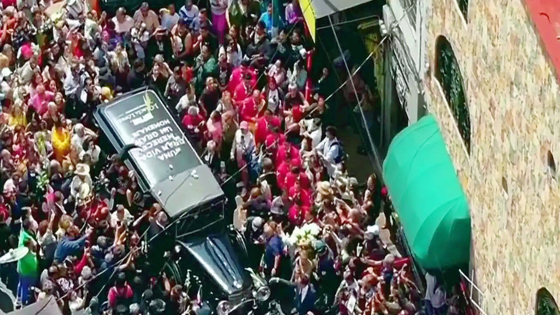 Miles de fans despiden a Paquita la del Barrio en Casa Paquita