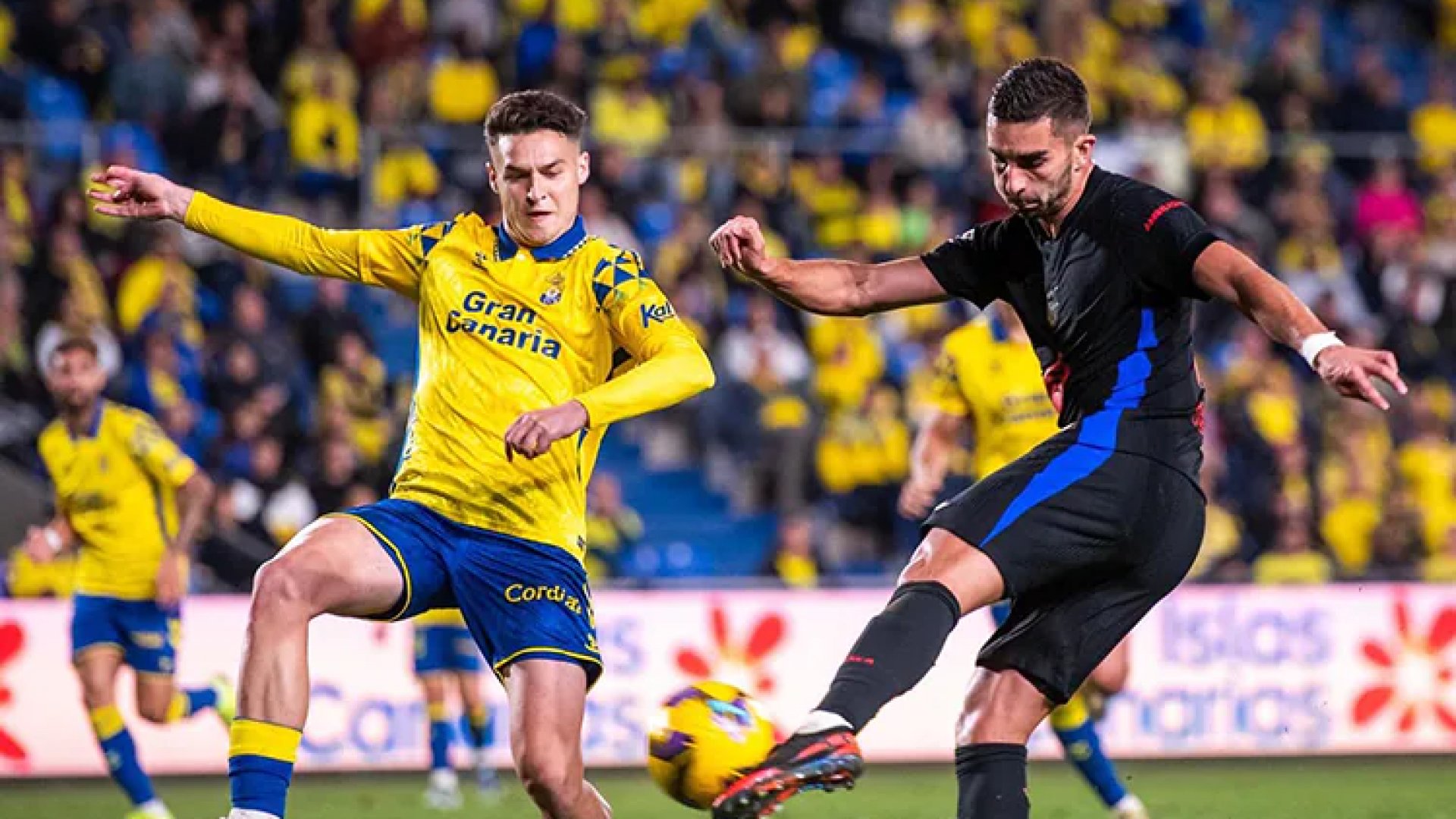 Triunfa el Barcelona ante Las Palmas 2-0 y recupera el liderato de LaLiga