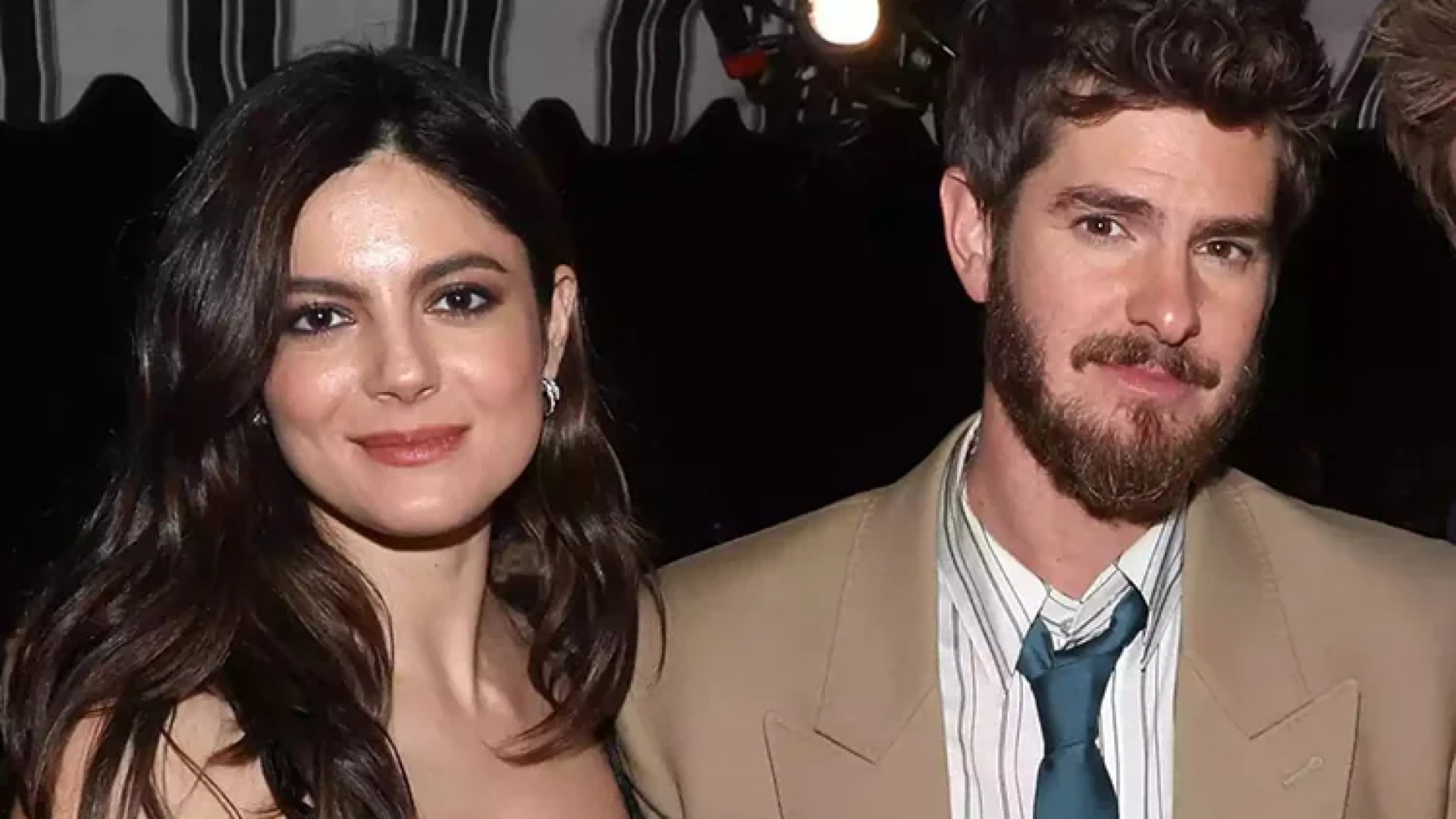 Andrew Garfield y Monica Barbaro mantienen un discreto romance