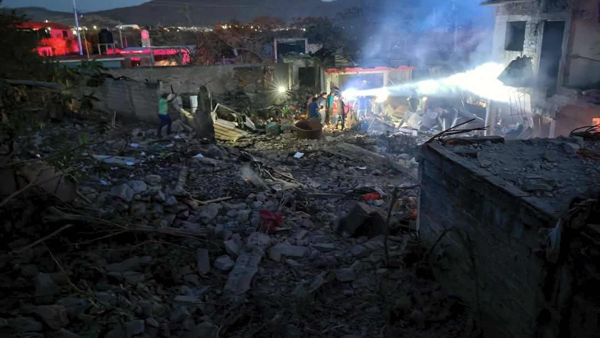 Confirman tres muertos y 16 heridos por explosión de pólvora en Teloloapan, Guerrero