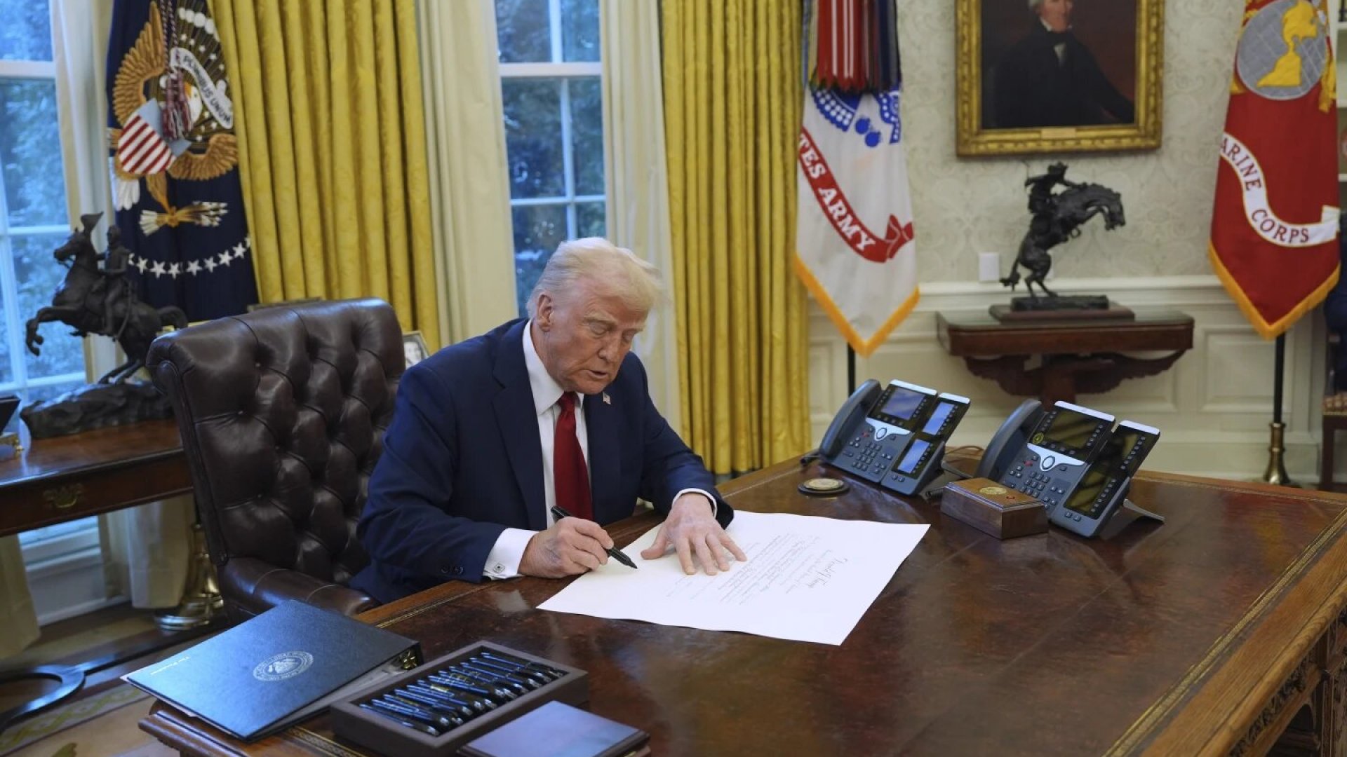 Trump lanza la “gold card”: Residencia en EU para millonarios por 5 MMD