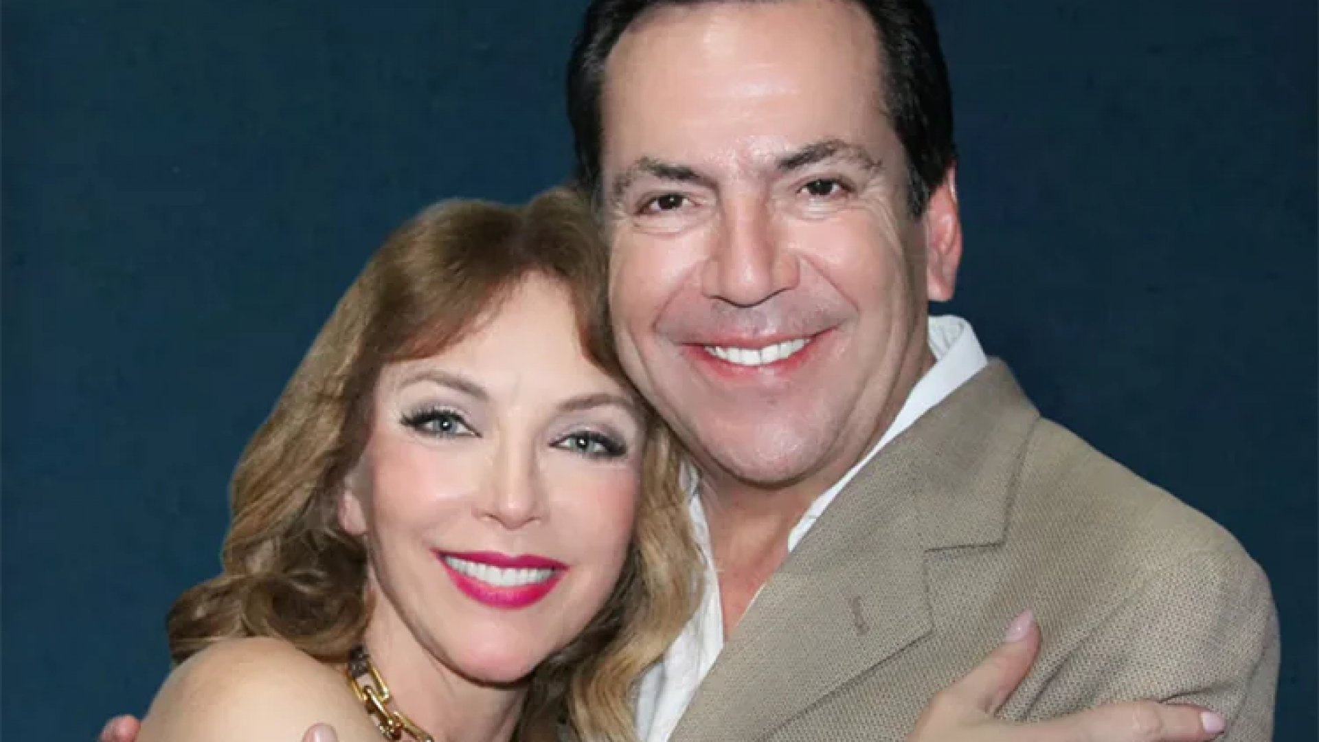 Laura Flores y Lalo Salazar confirman romance tras reencuentro en Televisa