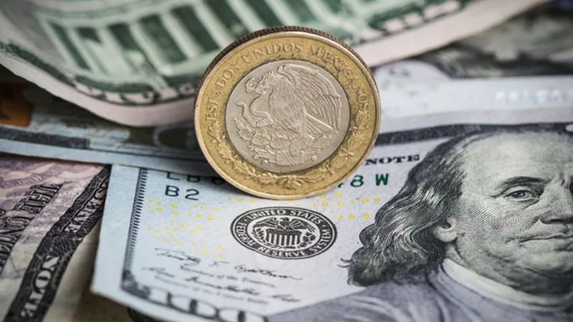 Aranceles de Trump deprimen al peso mexicano y dólar canadiense; yuan y euro se fortalecen
