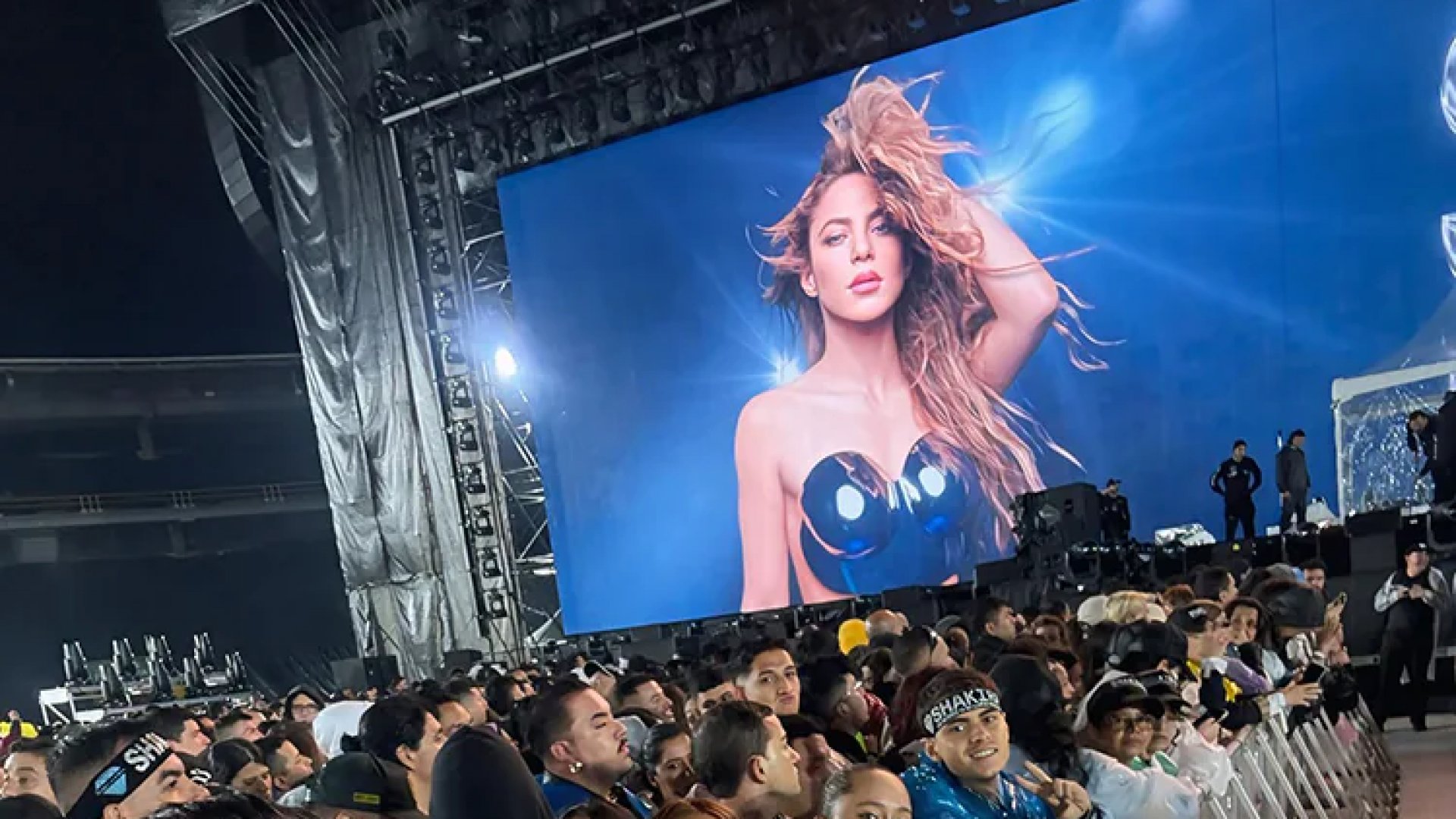 Shakira suspende segundo concierto en Chile por fallas técnicas y se disculpa