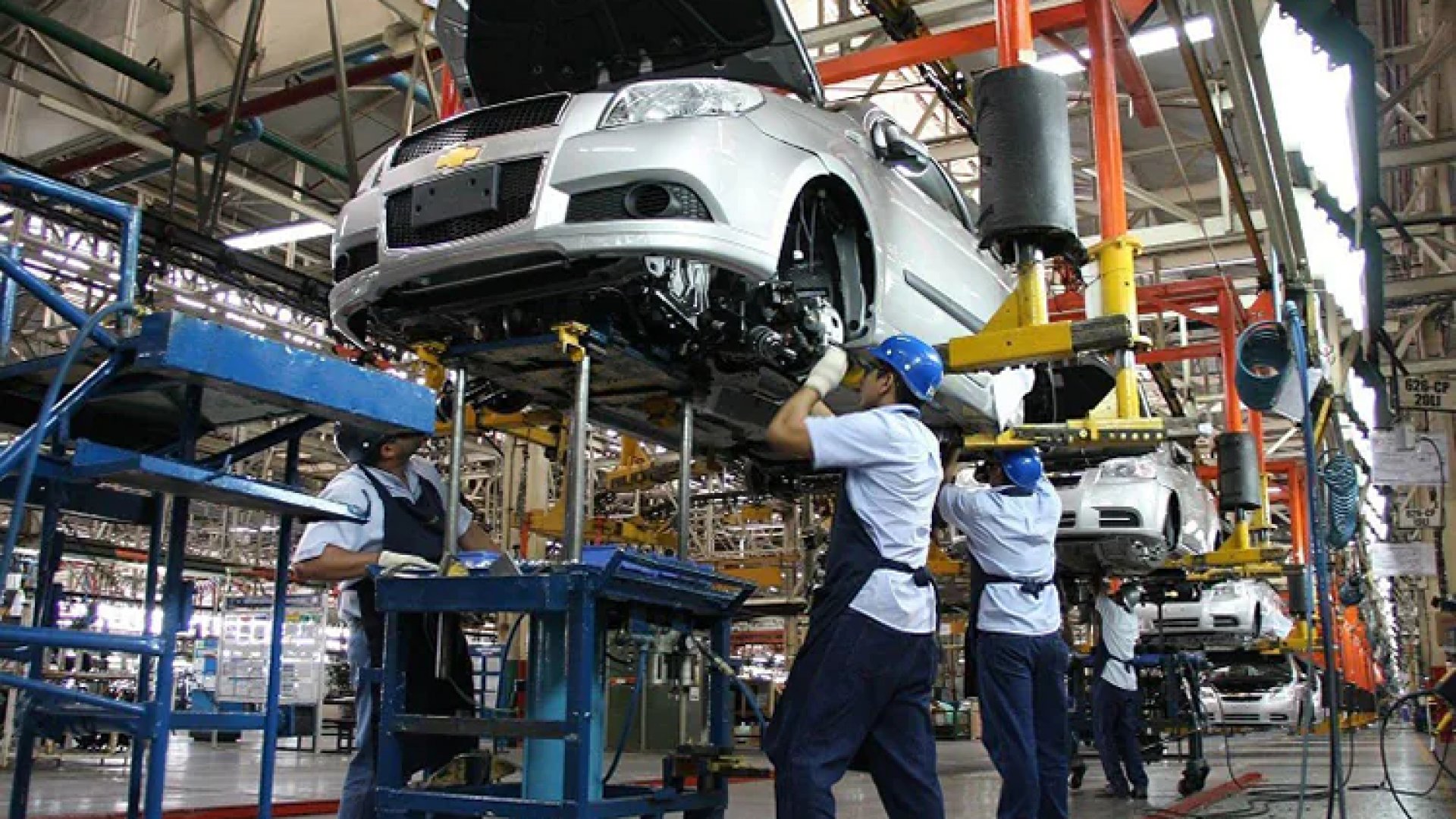 Donald Trump pospone aranceles un mes para plantas automotrices de EU en México y Canadá