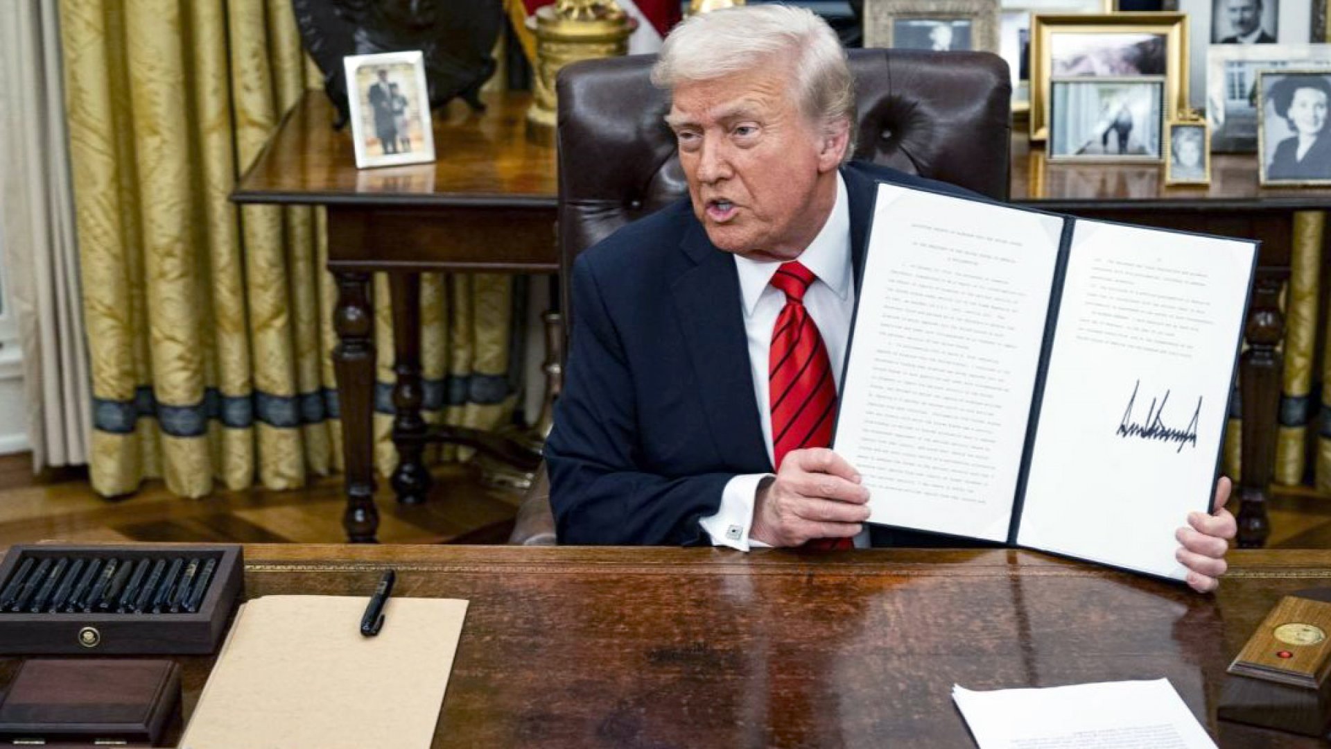 Trump llama a Sheinbaum “mujer maravillosa” durante firma para acotar aranceles
