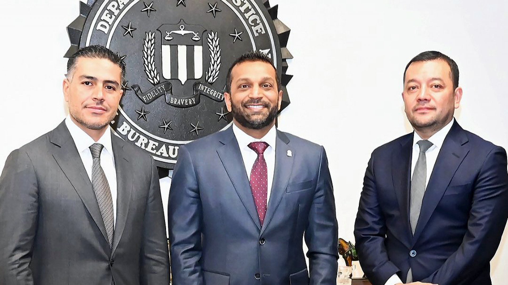 García Harfuch se reúne con director del FBI tras expulsión de 29 capos