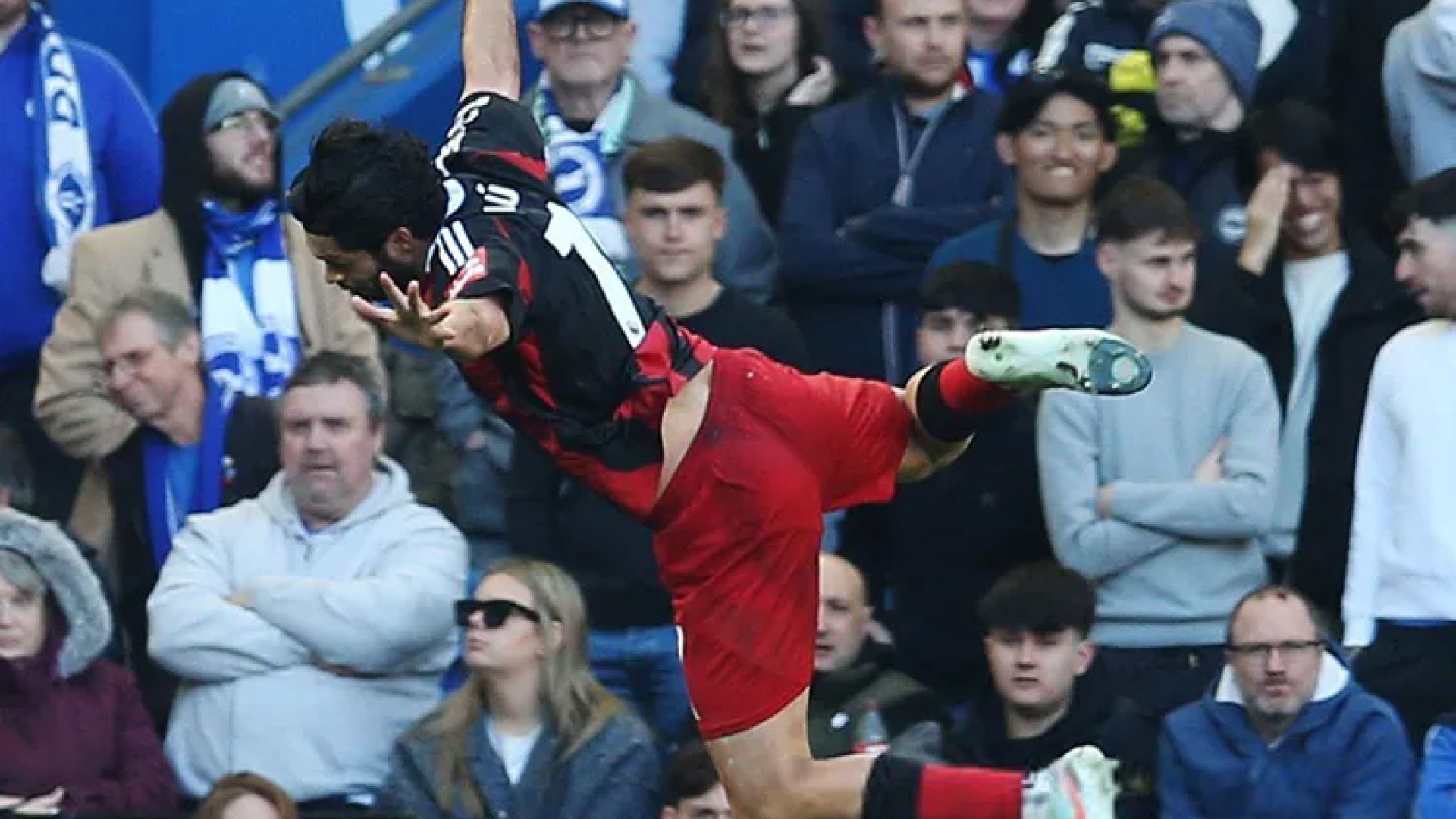 Raúl Jiménez alcanza los 10 goles en la Premier League con Fulham