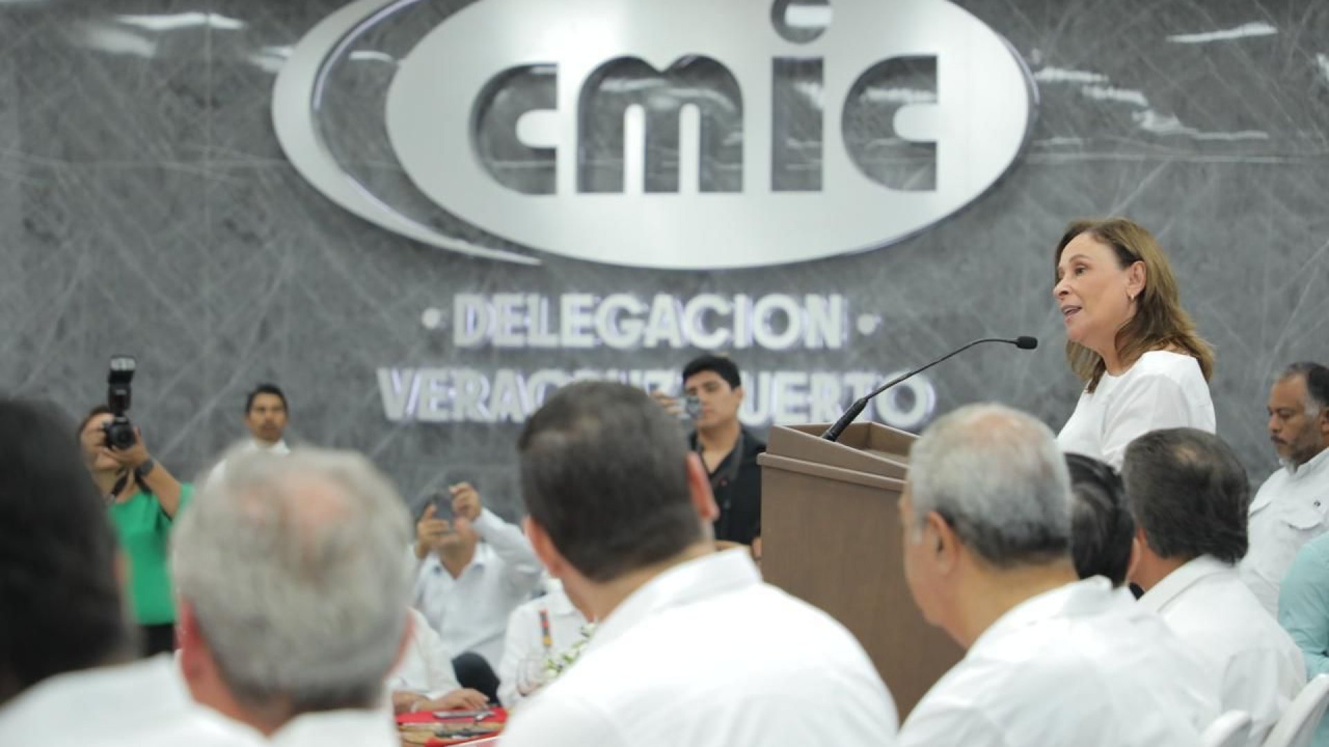 Veracruz debe consolidarse como referente en construcción e infraestructura: Rocío Nahle