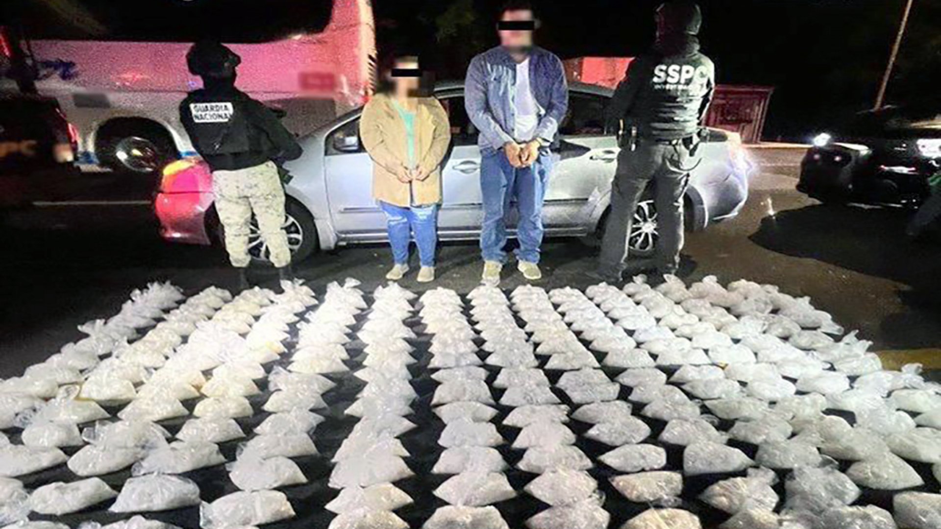 Caen dos con 215 bolsas de metanfetamina en Mazatlán; García Harfuch asegura que son más de 100 kilos de droga
