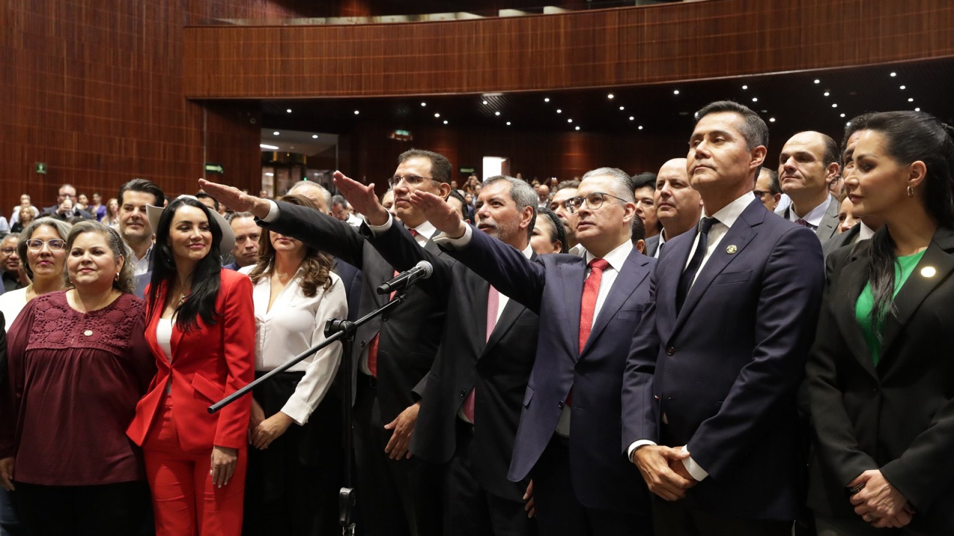 Diputados ratifican a Amador Zamora como titular de la SHCP