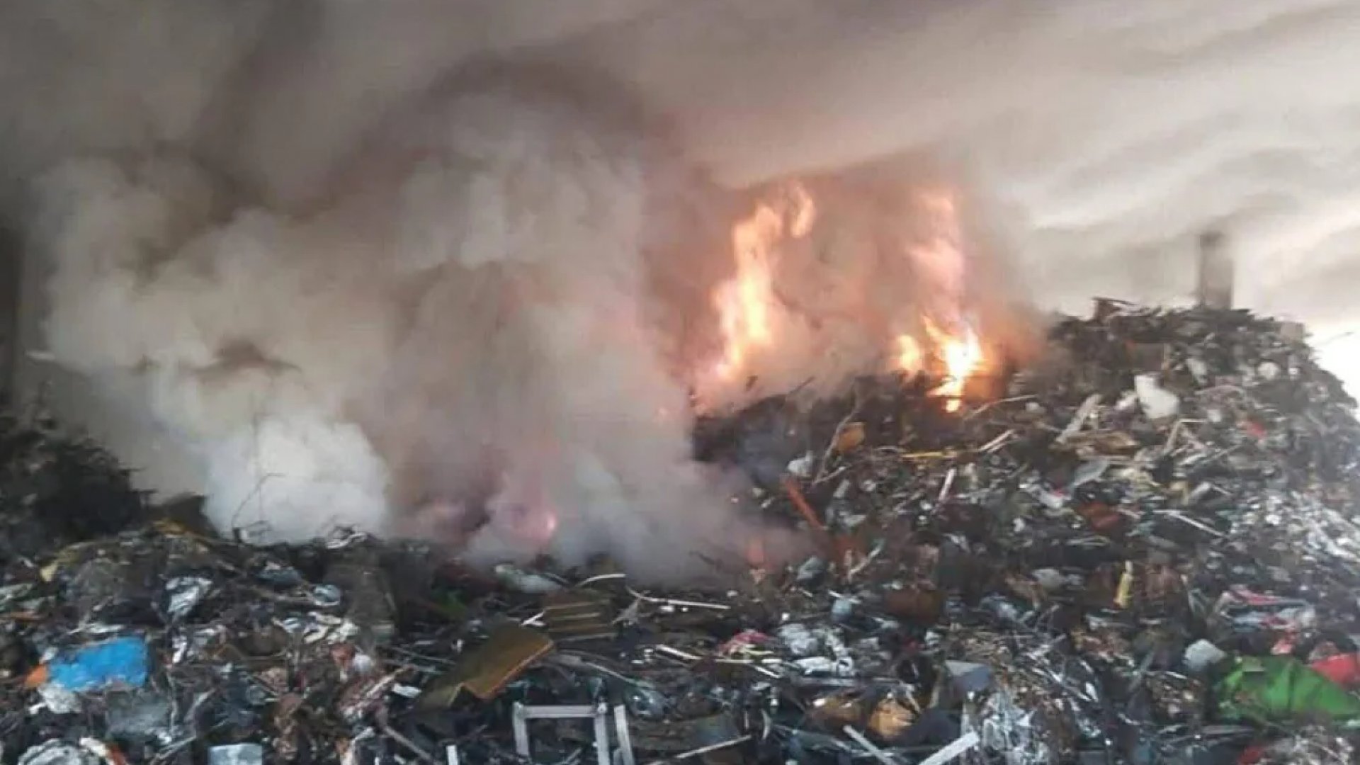 Contaminación extrema: Por incendio en acerera de Hidalgo, suspenden clases en 42 escuelas