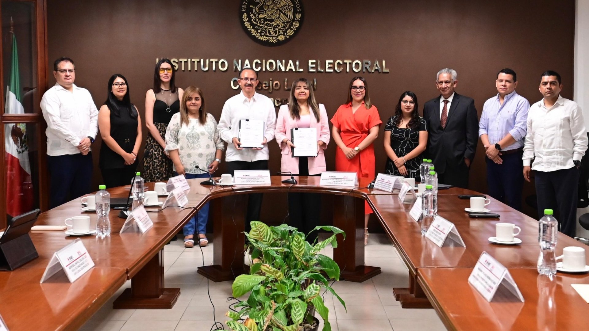 INE y OPLE Veracruz firman convenio general de colaboración y coordinación para Elección del PJF