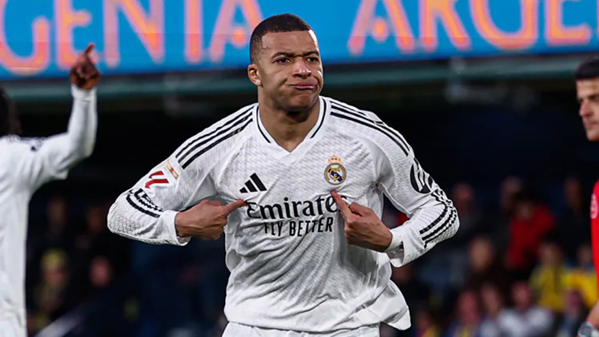 Kylian Mbappé impulsa al Real Madrid a la cima de LaLiga con doblete ante Villarreal