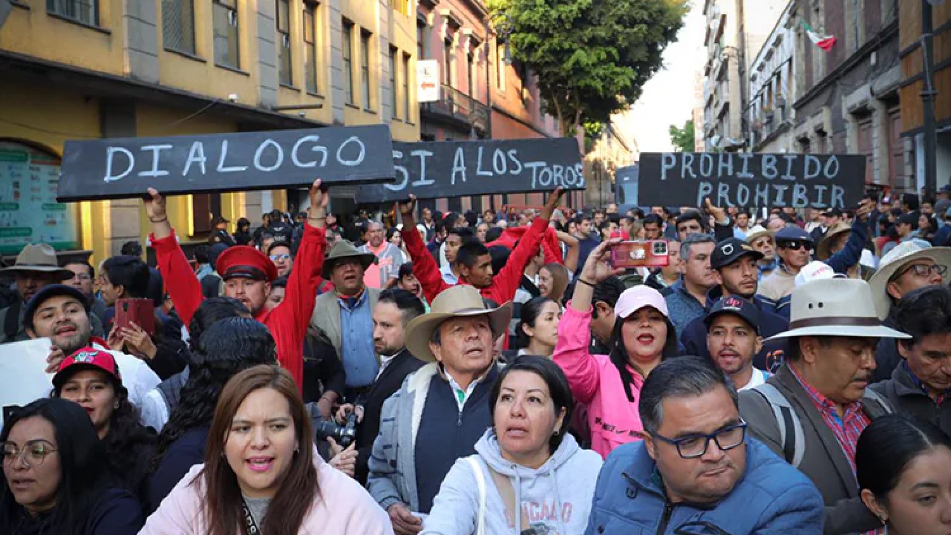 Histórico: CDMX prohíbe corridas de toros “sin sangre”