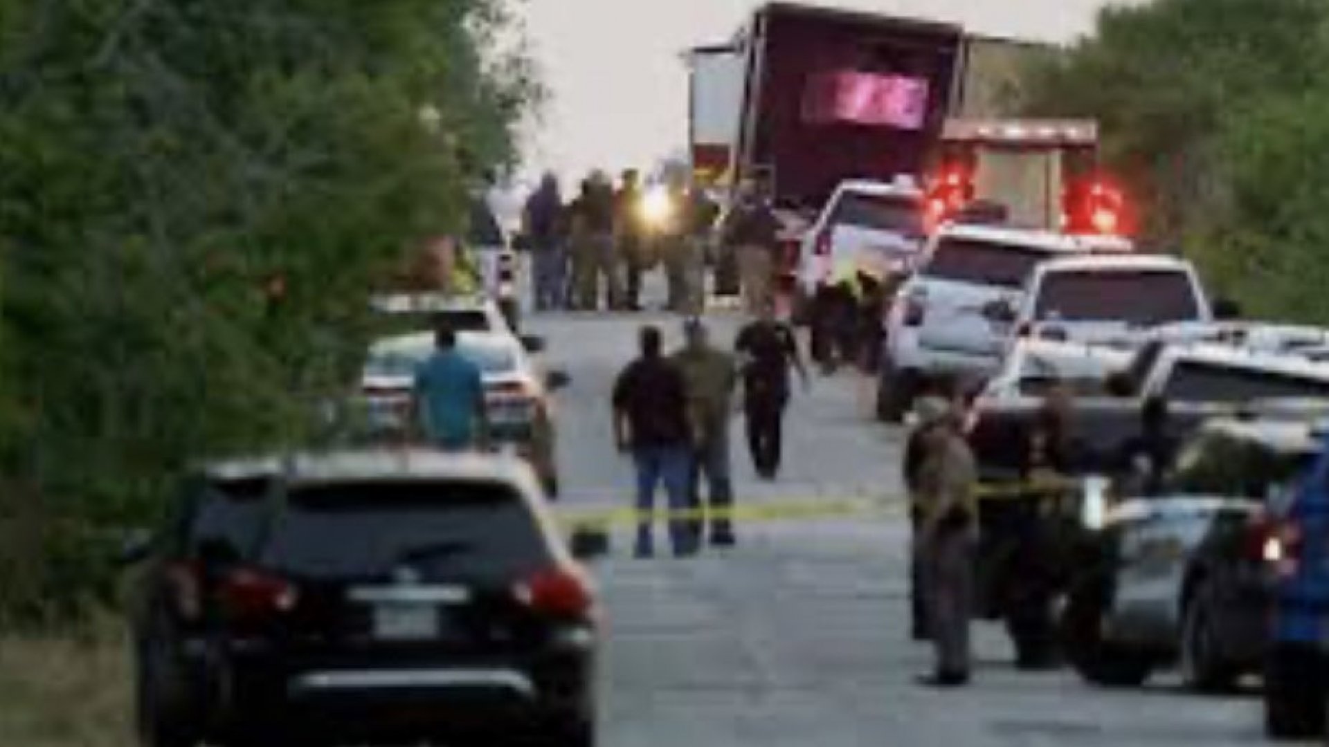 Condenan a dos mexicanos por la muerte de 53 migrantes en tráiler en Texas
